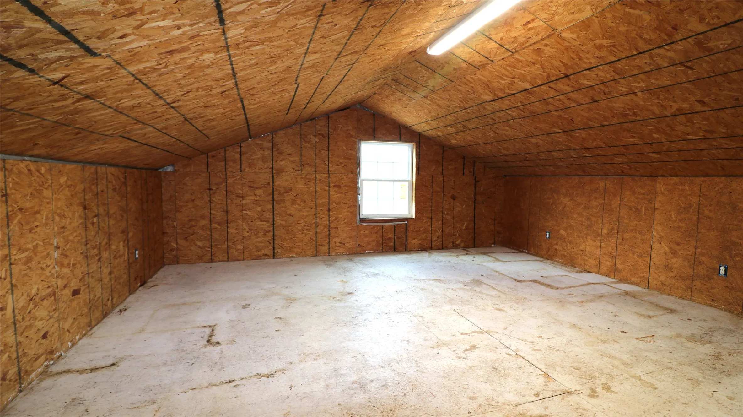 Single Family Residence For Sale in Hood County , 3026 Hilltop Road, Granbury, Texas 76048, 4 Bedroom, 2 Bathroom, Garage spaces, 2,000 Sqft, built in 2010, Preowned, mls#21184130, Real Estate Agent in Granbury, Homes For Sale in Hood county, Homes For Sale in Granbury, Realtor in Granbury Texas, Real Estate Brokerage Independent Realty Texas, Luminita Cordes Realtor