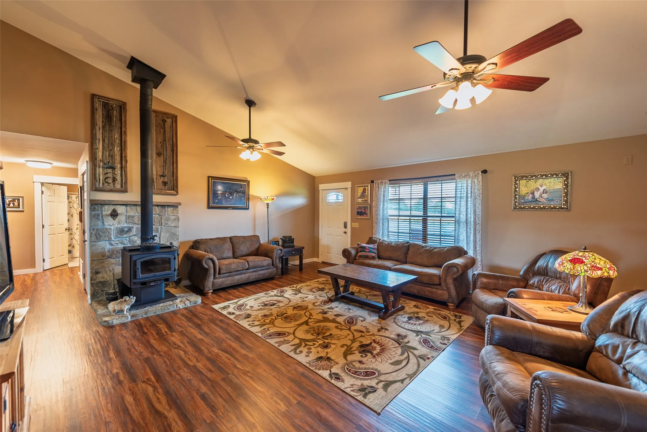 Single Family Residence For Sale in Cass County , 6888 FM 2888, Naples, Texas 75568, 5 Bedroom, 4 Bathroom, 1 Garage spaces, 3,690 Sqft, built in 2008, Preowned, mls#21193816, Real Estate Agent in Naples, Homes For Sale in Cass county, Homes For Sale in Naples, Realtor in Naples Texas, Real Estate Brokerage Independent Realty Texas, Luminita Cordes Realtor