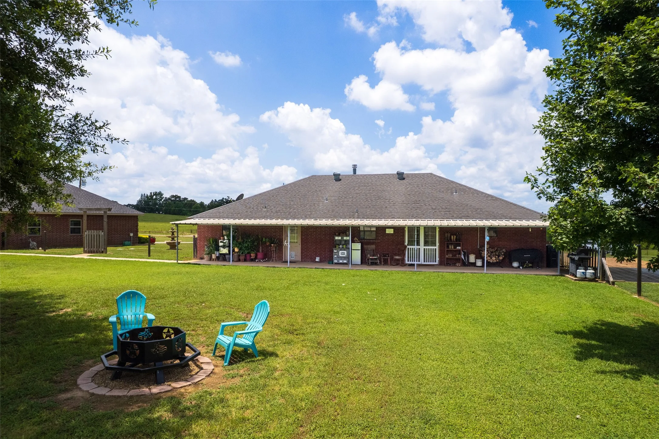 Single Family Residence For Sale in Cass County , 6888 FM 2888, Naples, Texas 75568, 5 Bedroom, 4 Bathroom, 1 Garage spaces, 3,690 Sqft, built in 2008, Preowned, mls#21193816, Real Estate Agent in Naples, Homes For Sale in Cass county, Homes For Sale in Naples, Realtor in Naples Texas, Real Estate Brokerage Independent Realty Texas, Luminita Cordes Realtor