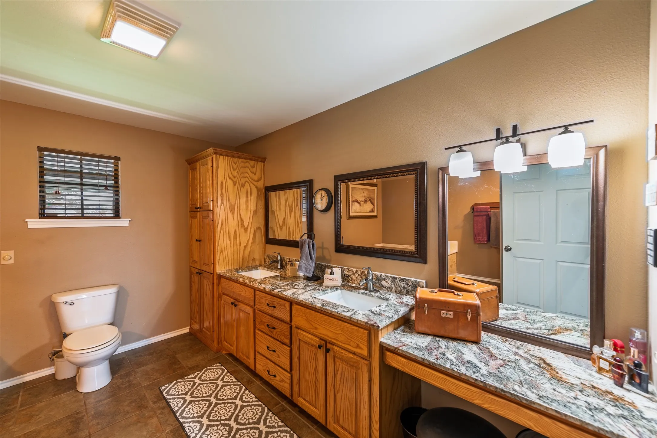 Single Family Residence For Sale in Cass County , 6888 FM 2888, Naples, Texas 75568, 5 Bedroom, 4 Bathroom, 1 Garage spaces, 3,690 Sqft, built in 2008, Preowned, mls#21193816, Real Estate Agent in Naples, Homes For Sale in Cass county, Homes For Sale in Naples, Realtor in Naples Texas, Real Estate Brokerage Independent Realty Texas, Luminita Cordes Realtor