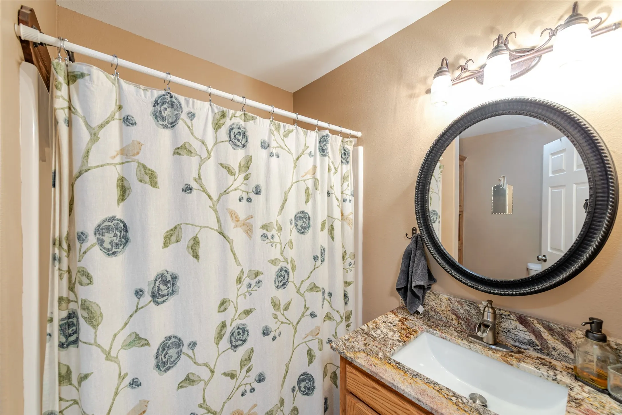 Single Family Residence For Sale in Cass County , 6888 FM 2888, Naples, Texas 75568, 5 Bedroom, 4 Bathroom, 1 Garage spaces, 3,690 Sqft, built in 2008, Preowned, mls#21193816, Real Estate Agent in Naples, Homes For Sale in Cass county, Homes For Sale in Naples, Realtor in Naples Texas, Real Estate Brokerage Independent Realty Texas, Luminita Cordes Realtor