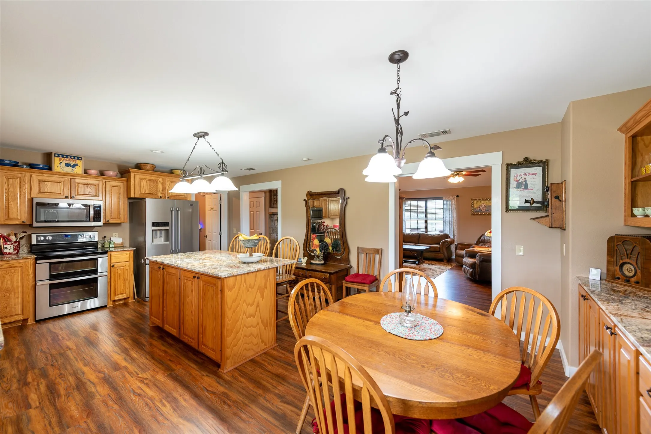 Single Family Residence For Sale in Cass County , 6888 FM 2888, Naples, Texas 75568, 5 Bedroom, 4 Bathroom, 1 Garage spaces, 3,690 Sqft, built in 2008, Preowned, mls#21193816, Real Estate Agent in Naples, Homes For Sale in Cass county, Homes For Sale in Naples, Realtor in Naples Texas, Real Estate Brokerage Independent Realty Texas, Luminita Cordes Realtor