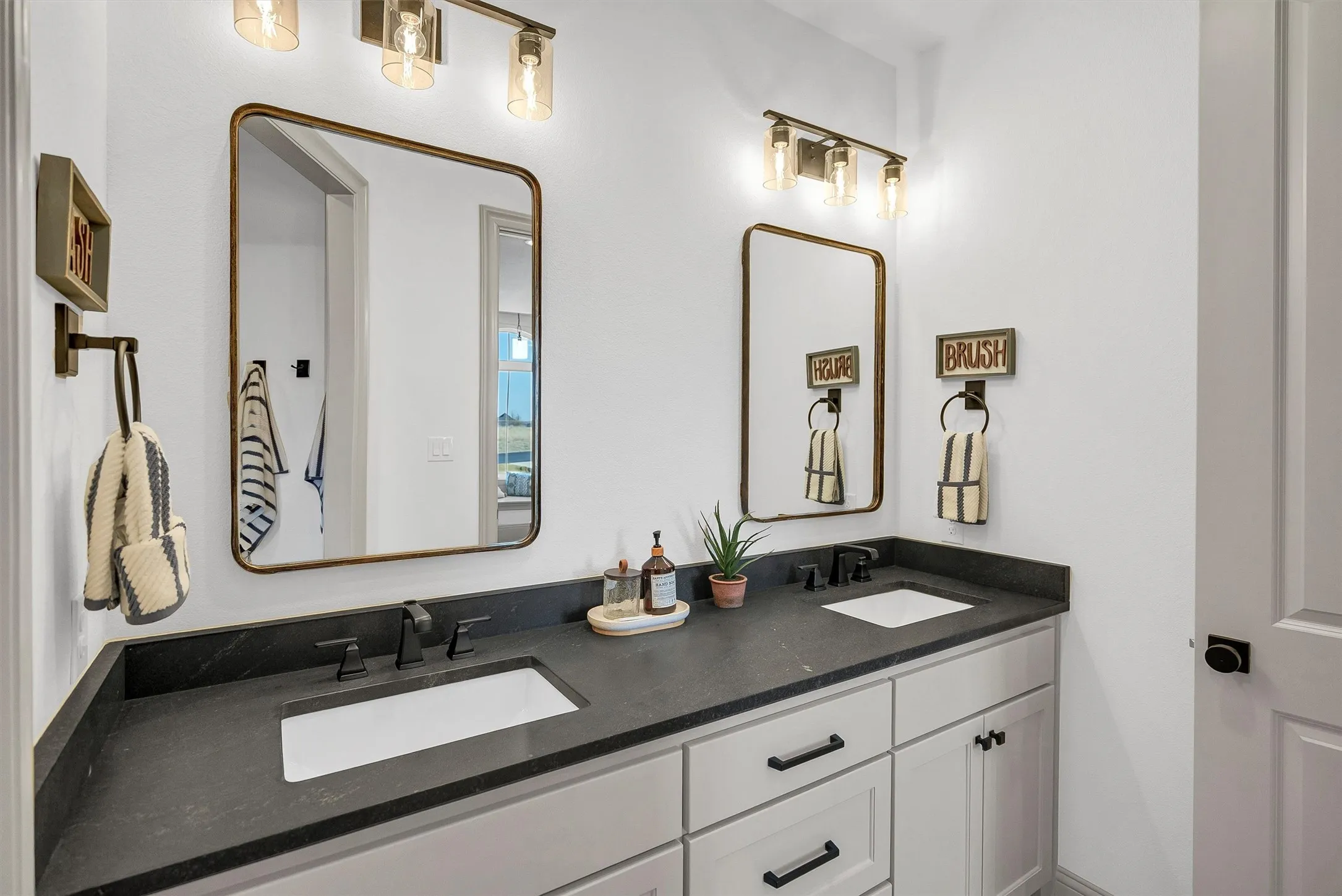 Single Family Residence For Sale in Parker County , 231 Nueces Trail, Aledo, Texas 76008, 5 Bedroom, 5 Bathroom, 3 Garage spaces, 5,801 Sqft, built in 2024, New Construction - Complete, Price $2,140,000, mls#21194034, Real Estate Agent in Aledo, Homes For Sale in Parker county, Homes For Sale in Aledo, Realtor in Aledo Texas, Real Estate Brokerage Independent Realty Texas, Luminita Cordes Realtor