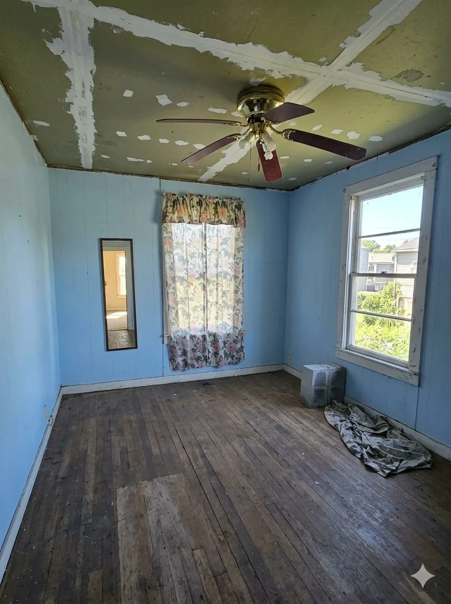 Unfurnished room with dark wood-style flooring, a ceiling fan, and healthy amount of natural light
