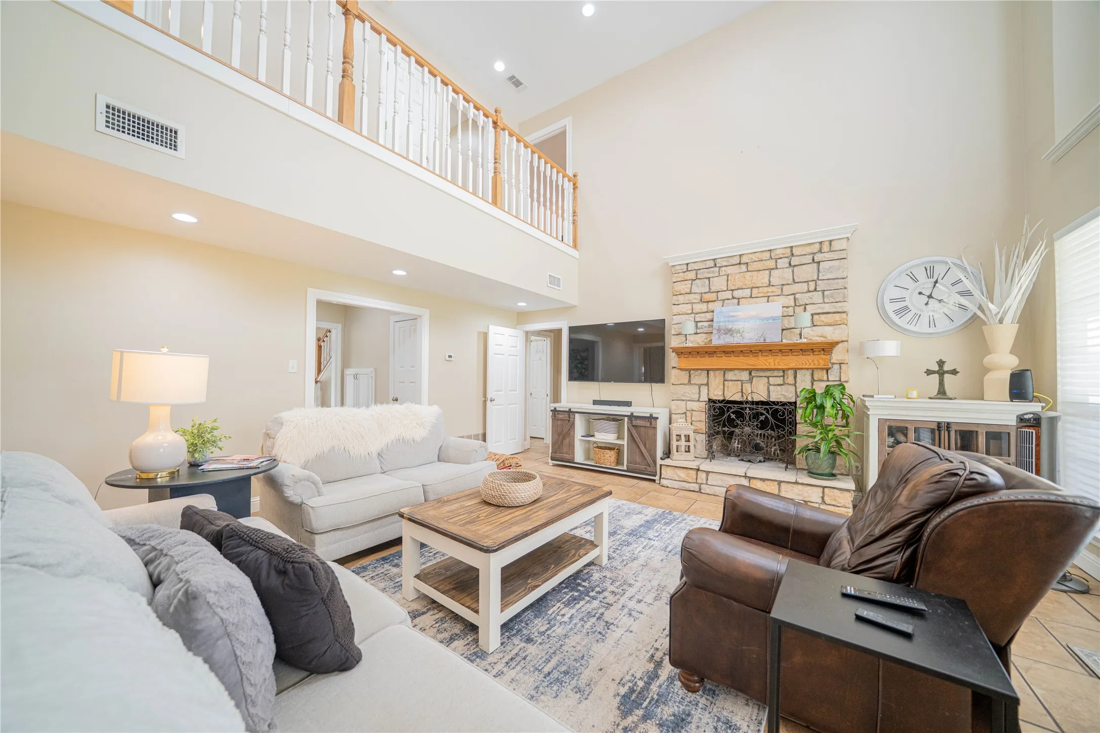 Single Family Residence For Sale in Titus County , 370 Bass Creek Trail, Mt Pleasant, Texas 75455, 4 Bedroom, 3 Bathroom, 2 Garage spaces, 2,595 Sqft, built in 2002, Preowned, mls#21195659, Real Estate Agent in Mt Pleasant, Homes For Sale in Titus county, Homes For Sale in Mt Pleasant, Realtor in Mt Pleasant Texas, Real Estate Brokerage Independent Realty Texas, Luminita Cordes Realtor