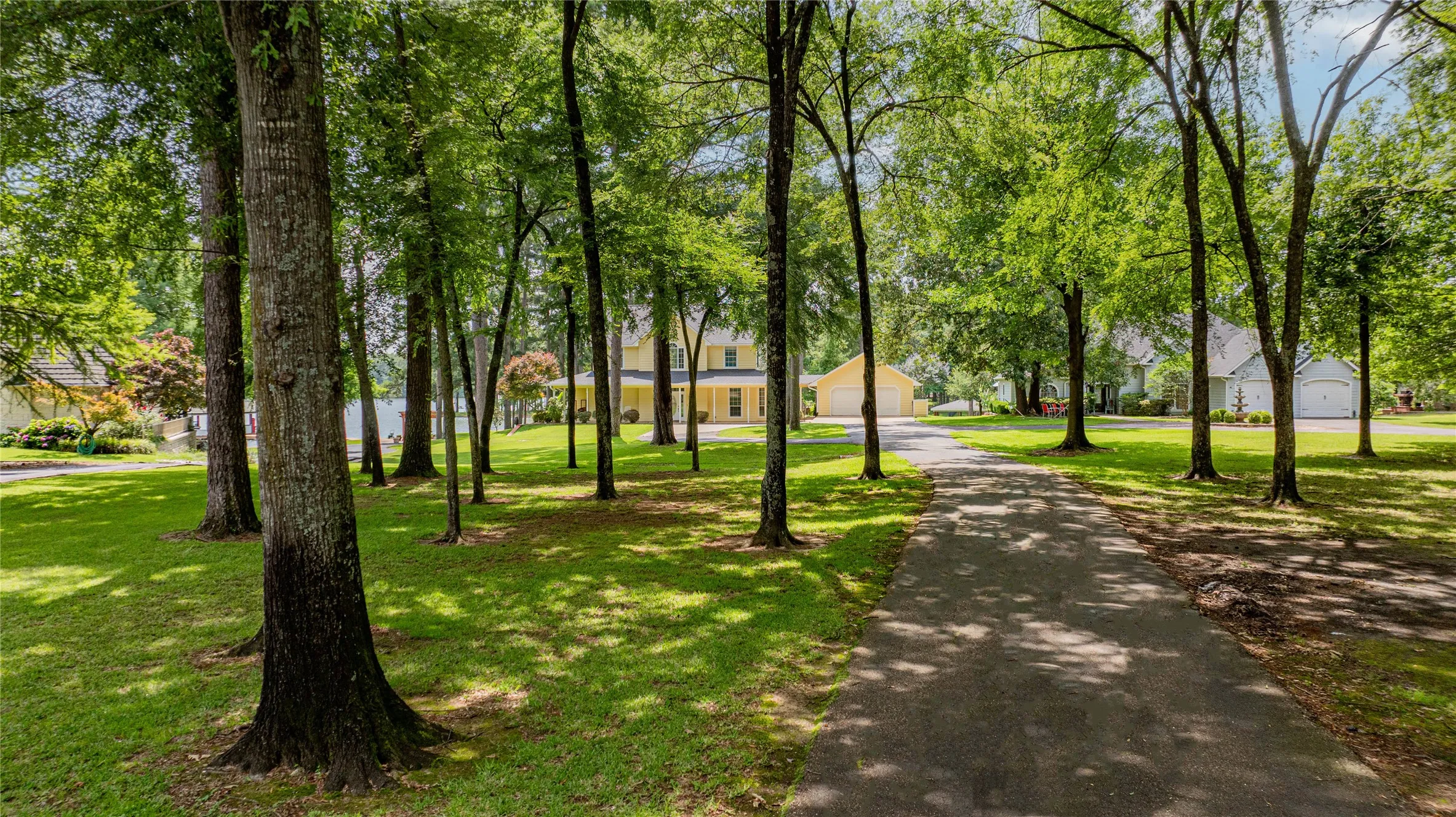 Single Family Residence For Sale in Titus County , 370 Bass Creek Trail, Mt Pleasant, Texas 75455, 4 Bedroom, 3 Bathroom, 2 Garage spaces, 2,595 Sqft, built in 2002, Preowned, mls#21195659, Real Estate Agent in Mt Pleasant, Homes For Sale in Titus county, Homes For Sale in Mt Pleasant, Realtor in Mt Pleasant Texas, Real Estate Brokerage Independent Realty Texas, Luminita Cordes Realtor