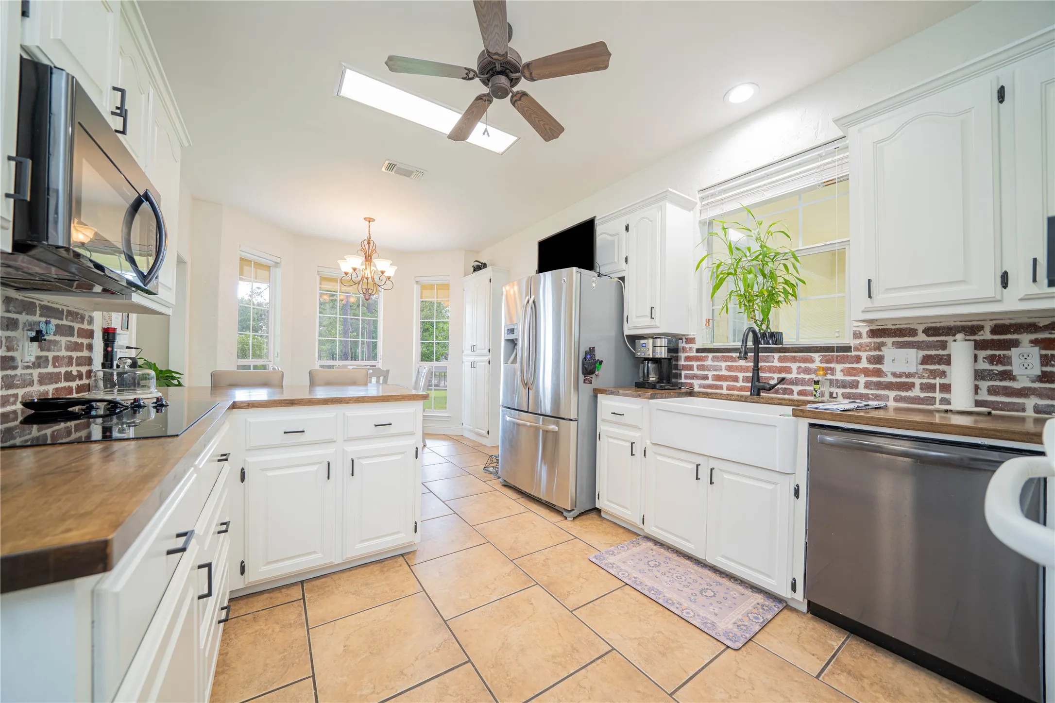 Single Family Residence For Sale in Titus County , 370 Bass Creek Trail, Mt Pleasant, Texas 75455, 4 Bedroom, 3 Bathroom, 2 Garage spaces, 2,595 Sqft, built in 2002, Preowned, mls#21195659, Real Estate Agent in Mt Pleasant, Homes For Sale in Titus county, Homes For Sale in Mt Pleasant, Realtor in Mt Pleasant Texas, Real Estate Brokerage Independent Realty Texas, Luminita Cordes Realtor