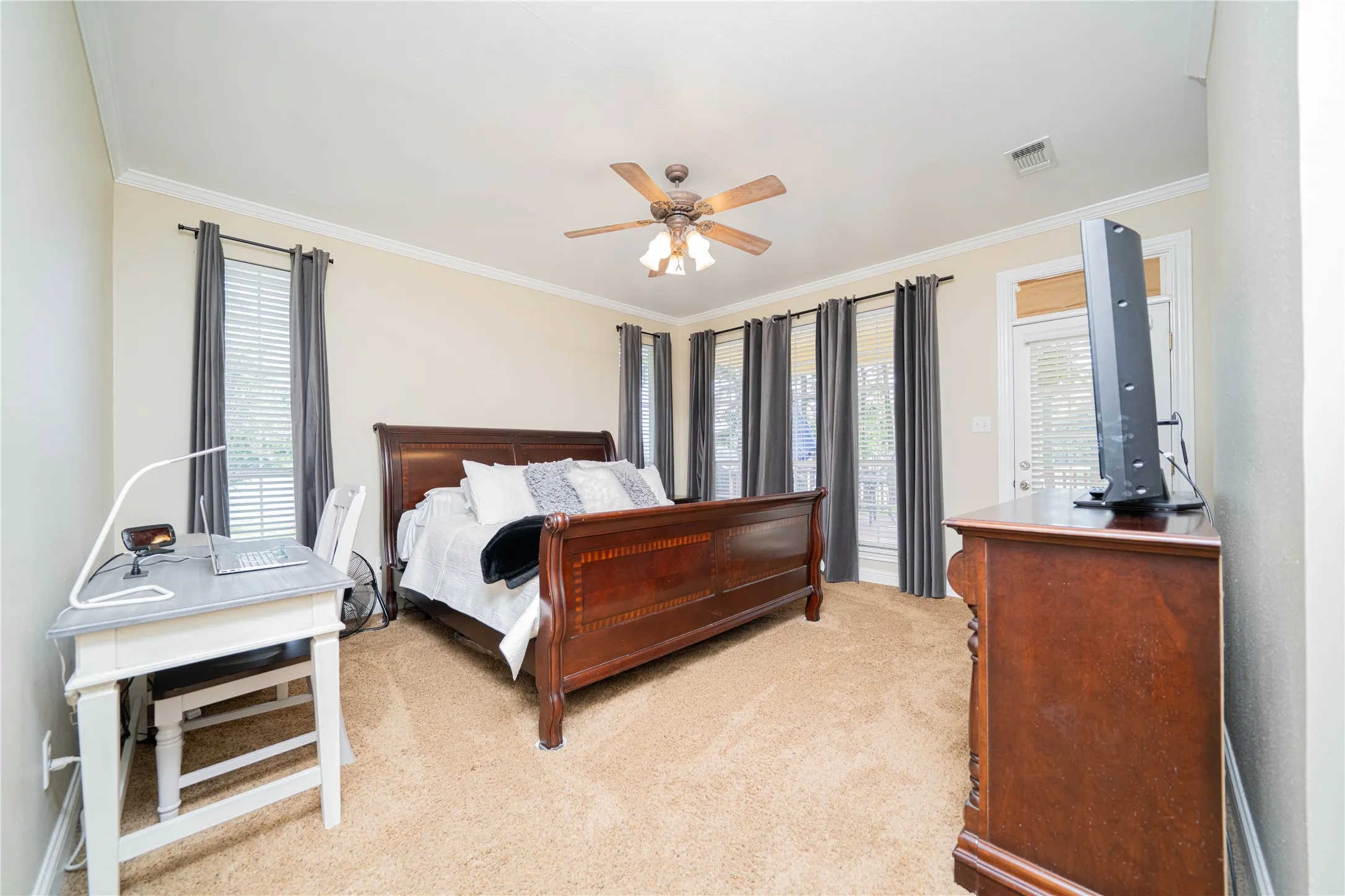 Single Family Residence For Sale in Titus County , 370 Bass Creek Trail, Mt Pleasant, Texas 75455, 4 Bedroom, 3 Bathroom, 2 Garage spaces, 2,595 Sqft, built in 2002, Preowned, mls#21195659, Real Estate Agent in Mt Pleasant, Homes For Sale in Titus county, Homes For Sale in Mt Pleasant, Realtor in Mt Pleasant Texas, Real Estate Brokerage Independent Realty Texas, Luminita Cordes Realtor