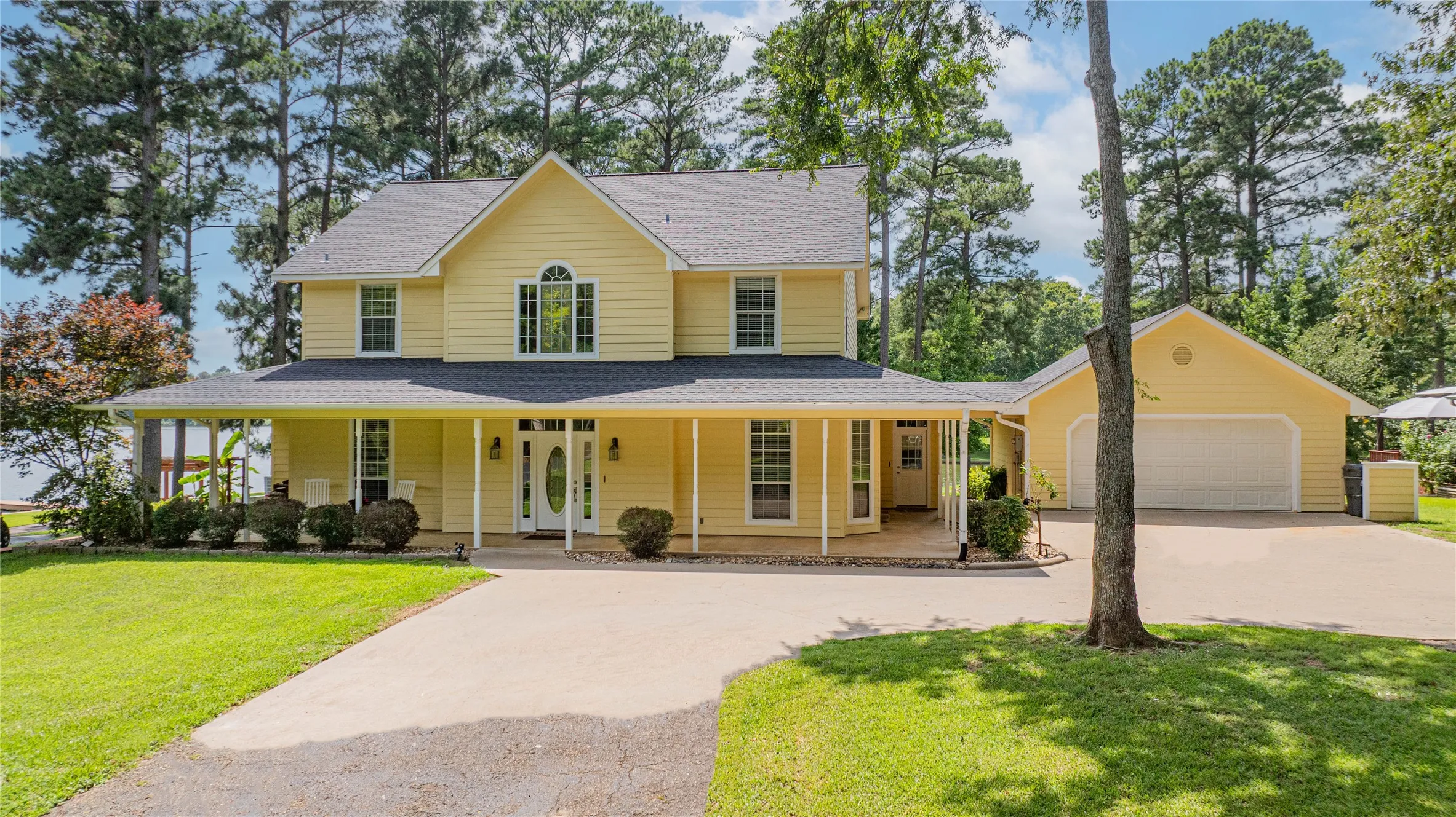 Single Family Residence For Sale in Titus County , 370 Bass Creek Trail, Mt Pleasant, Texas 75455, 4 Bedroom, 3 Bathroom, 2 Garage spaces, 2,595 Sqft, built in 2002, Preowned, mls#21195659, Real Estate Agent in Mt Pleasant, Homes For Sale in Titus county, Homes For Sale in Mt Pleasant, Realtor in Mt Pleasant Texas, Real Estate Brokerage Independent Realty Texas, Luminita Cordes Realtor