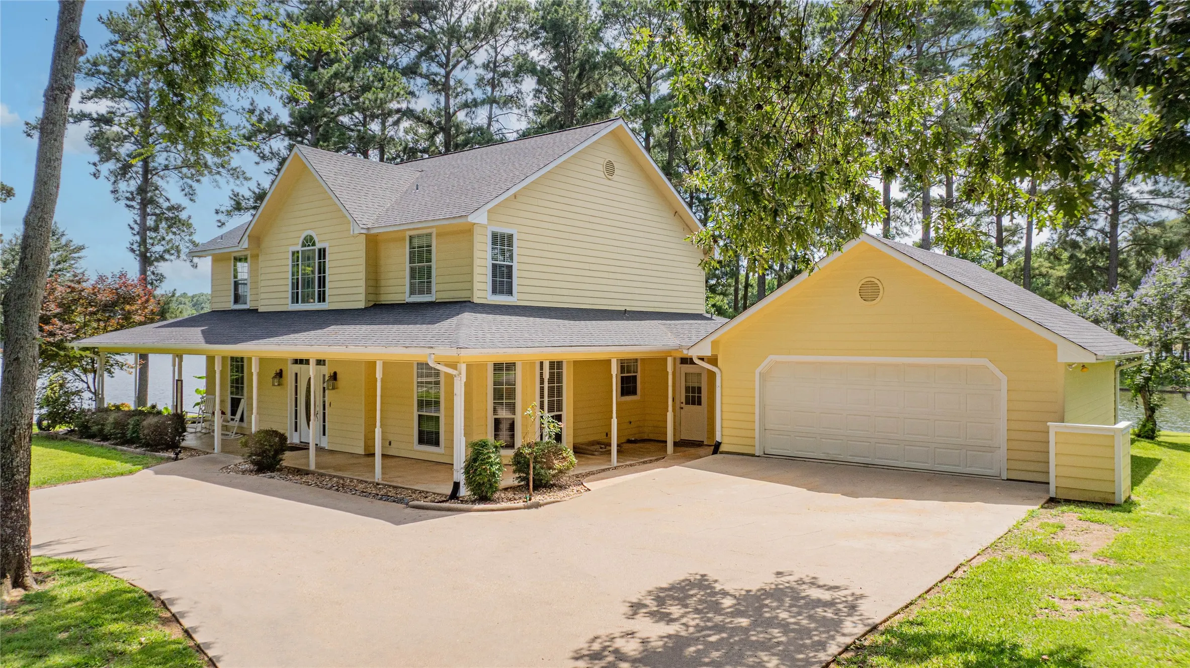 Single Family Residence For Sale in Titus County , 370 Bass Creek Trail, Mt Pleasant, Texas 75455, 4 Bedroom, 3 Bathroom, 2 Garage spaces, 2,595 Sqft, built in 2002, Preowned, mls#21195659, Real Estate Agent in Mt Pleasant, Homes For Sale in Titus county, Homes For Sale in Mt Pleasant, Realtor in Mt Pleasant Texas, Real Estate Brokerage Independent Realty Texas, Luminita Cordes Realtor
