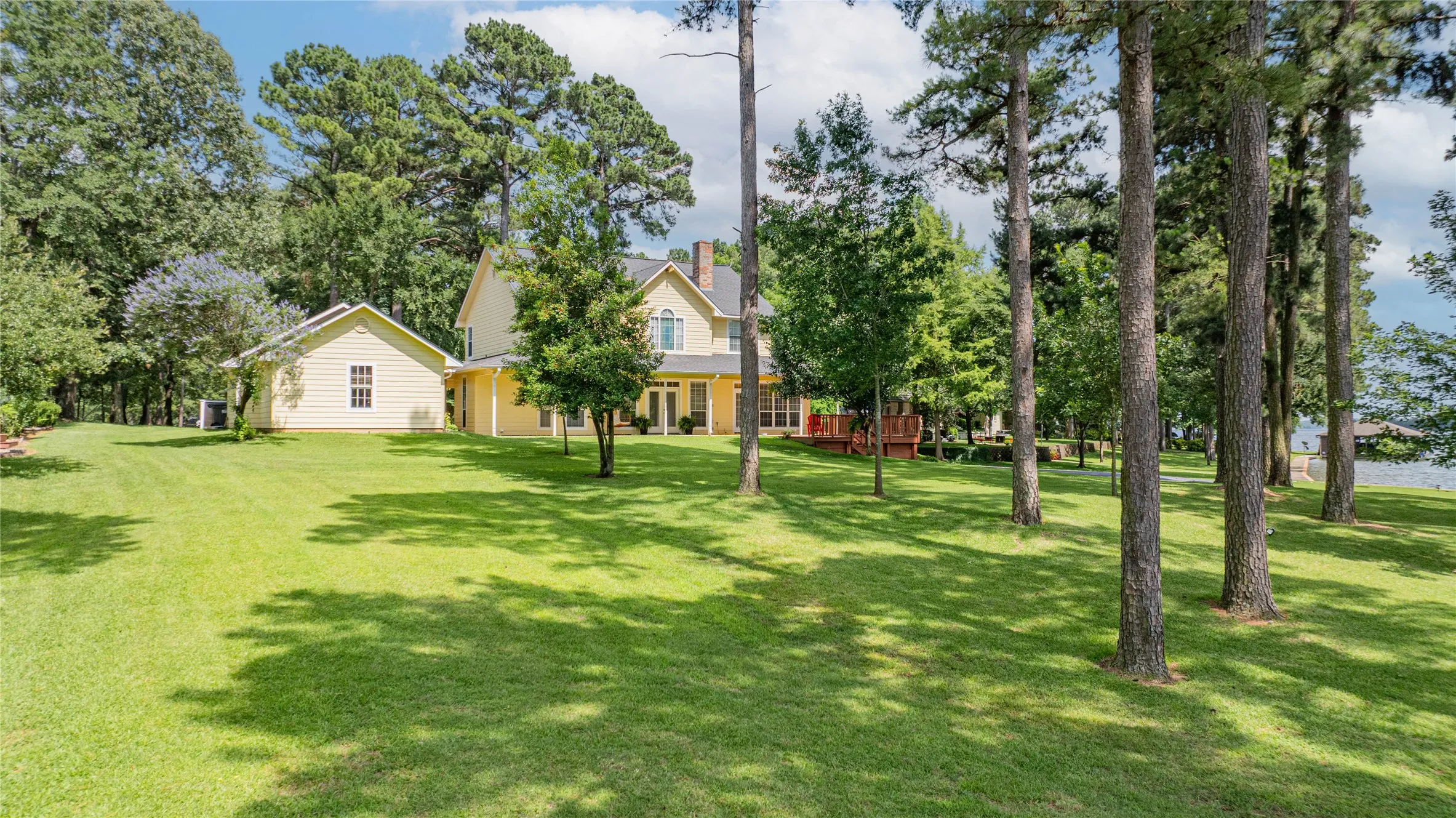 Single Family Residence For Sale in Titus County , 370 Bass Creek Trail, Mt Pleasant, Texas 75455, 4 Bedroom, 3 Bathroom, 2 Garage spaces, 2,595 Sqft, built in 2002, Preowned, mls#21195659, Real Estate Agent in Mt Pleasant, Homes For Sale in Titus county, Homes For Sale in Mt Pleasant, Realtor in Mt Pleasant Texas, Real Estate Brokerage Independent Realty Texas, Luminita Cordes Realtor