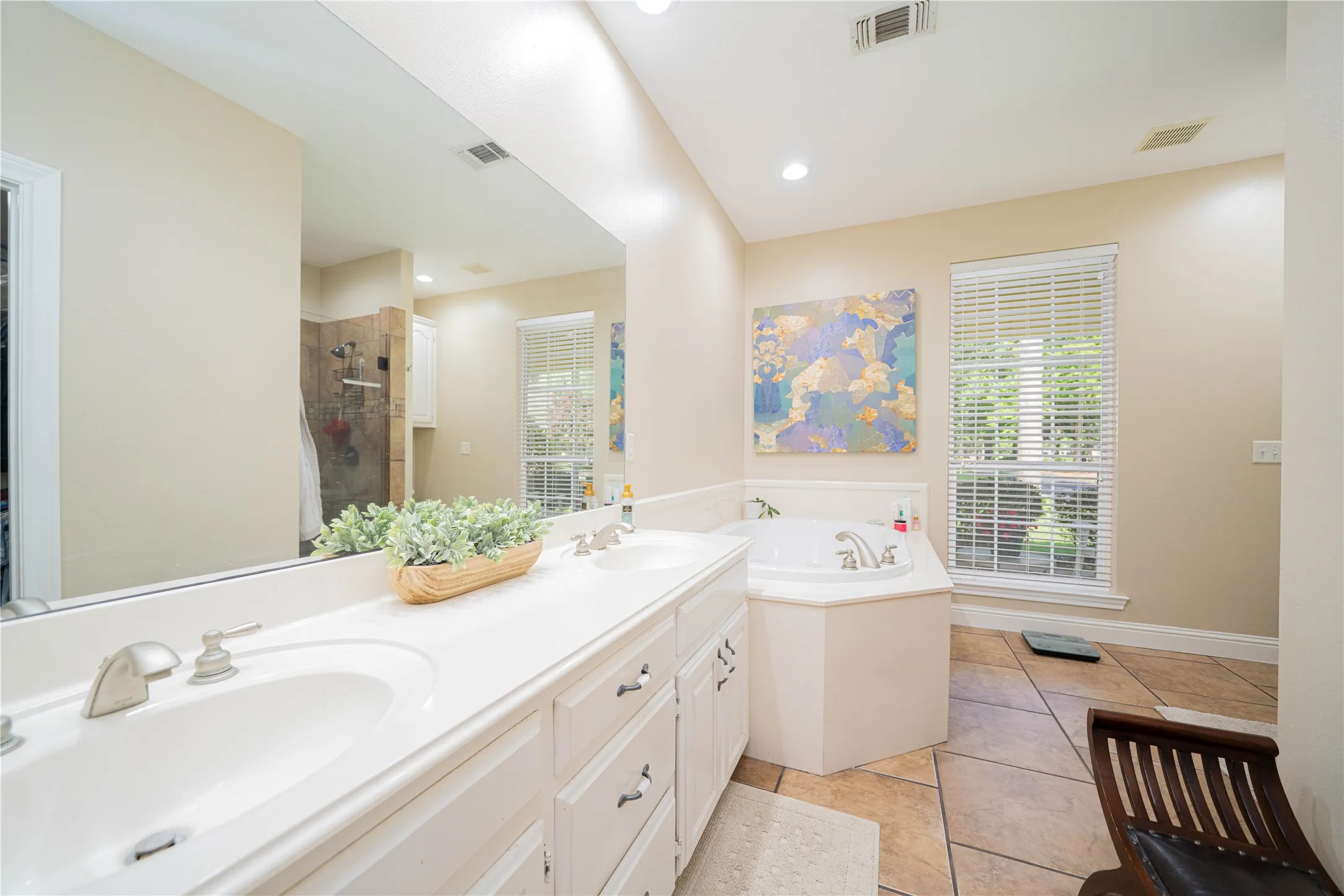 Single Family Residence For Sale in Titus County , 370 Bass Creek Trail, Mt Pleasant, Texas 75455, 4 Bedroom, 3 Bathroom, 2 Garage spaces, 2,595 Sqft, built in 2002, Preowned, mls#21195659, Real Estate Agent in Mt Pleasant, Homes For Sale in Titus county, Homes For Sale in Mt Pleasant, Realtor in Mt Pleasant Texas, Real Estate Brokerage Independent Realty Texas, Luminita Cordes Realtor