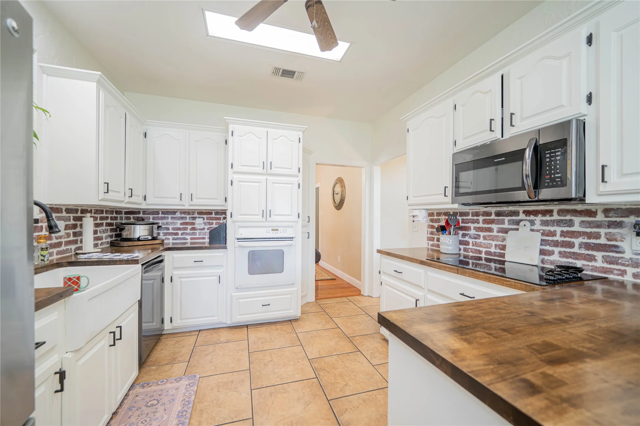 Single Family Residence For Sale in Titus County , 370 Bass Creek Trail, Mt Pleasant, Texas 75455, 4 Bedroom, 3 Bathroom, 2 Garage spaces, 2,595 Sqft, built in 2002, Preowned, mls#21195659, Real Estate Agent in Mt Pleasant, Homes For Sale in Titus county, Homes For Sale in Mt Pleasant, Realtor in Mt Pleasant Texas, Real Estate Brokerage Independent Realty Texas, Luminita Cordes Realtor