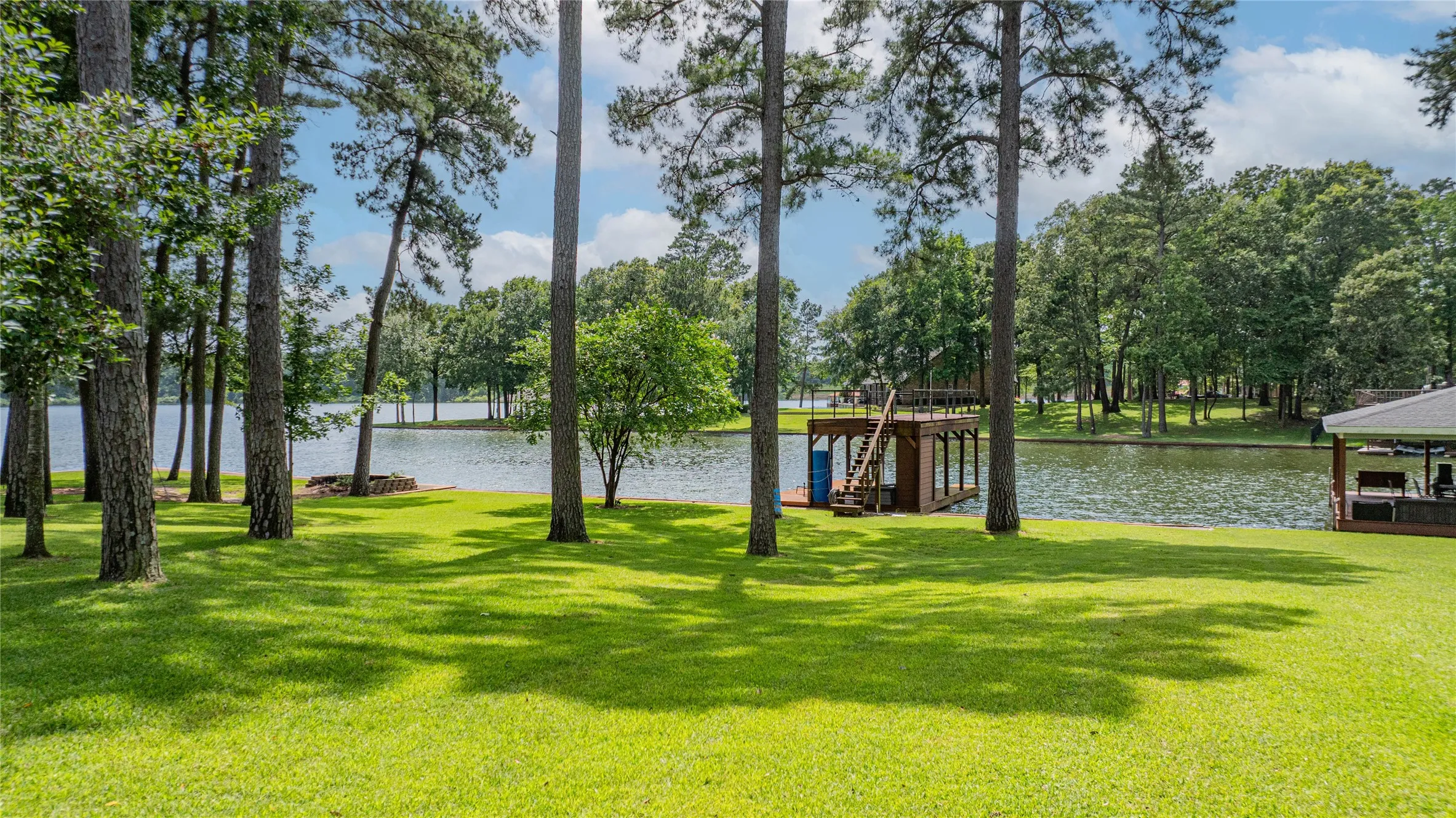 Single Family Residence For Sale in Titus County , 370 Bass Creek Trail, Mt Pleasant, Texas 75455, 4 Bedroom, 3 Bathroom, 2 Garage spaces, 2,595 Sqft, built in 2002, Preowned, mls#21195659, Real Estate Agent in Mt Pleasant, Homes For Sale in Titus county, Homes For Sale in Mt Pleasant, Realtor in Mt Pleasant Texas, Real Estate Brokerage Independent Realty Texas, Luminita Cordes Realtor