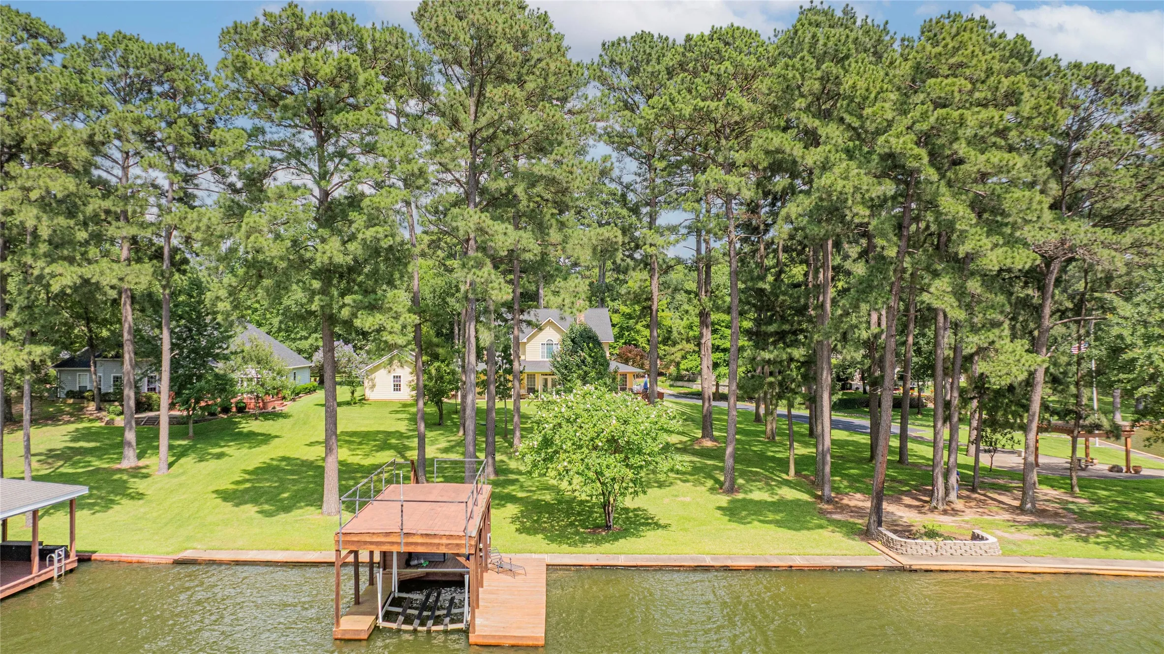 Single Family Residence For Sale in Titus County , 370 Bass Creek Trail, Mt Pleasant, Texas 75455, 4 Bedroom, 3 Bathroom, 2 Garage spaces, 2,595 Sqft, built in 2002, Preowned, mls#21195659, Real Estate Agent in Mt Pleasant, Homes For Sale in Titus county, Homes For Sale in Mt Pleasant, Realtor in Mt Pleasant Texas, Real Estate Brokerage Independent Realty Texas, Luminita Cordes Realtor