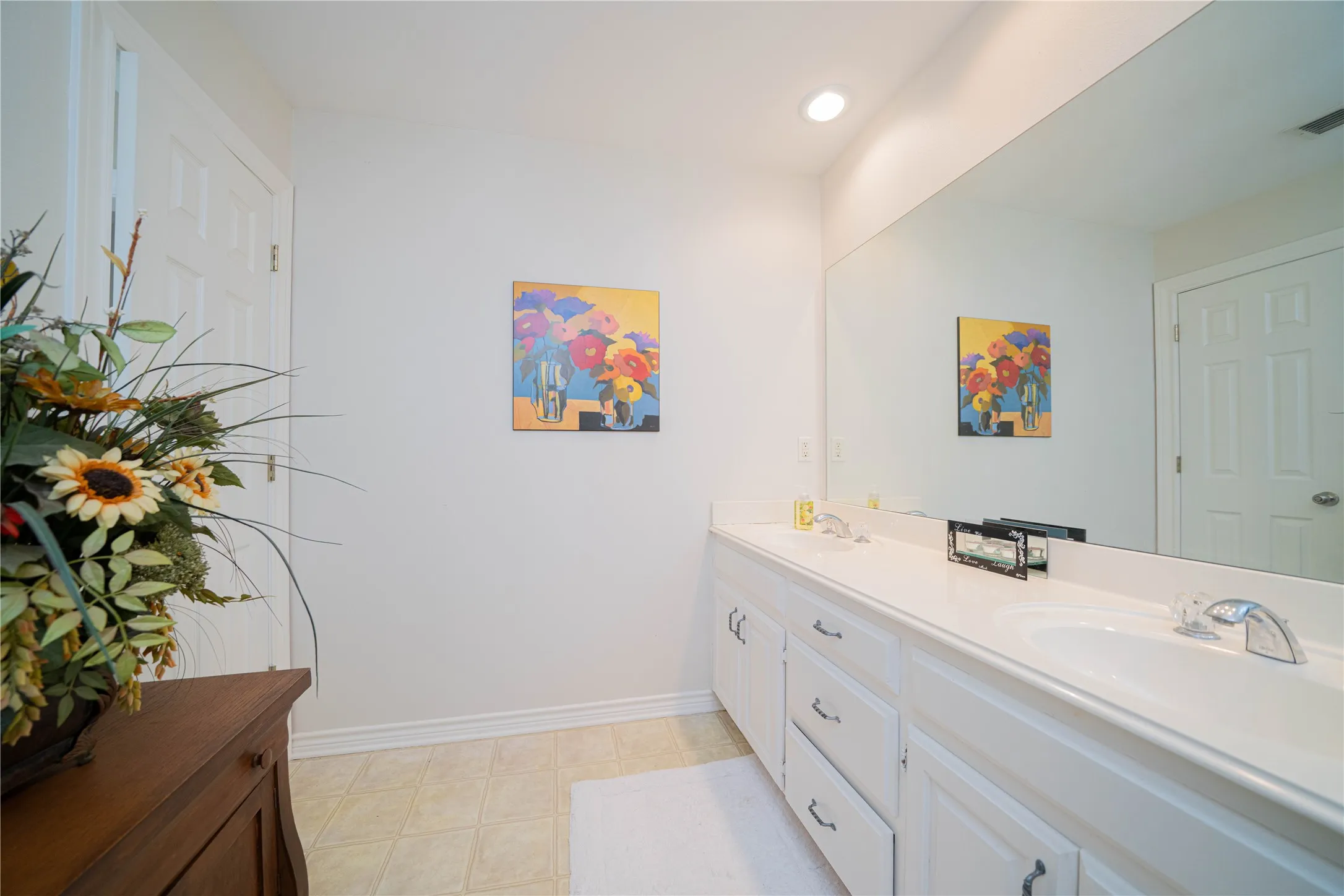 Single Family Residence For Sale in Titus County , 370 Bass Creek Trail, Mt Pleasant, Texas 75455, 4 Bedroom, 3 Bathroom, 2 Garage spaces, 2,595 Sqft, built in 2002, Preowned, mls#21195659, Real Estate Agent in Mt Pleasant, Homes For Sale in Titus county, Homes For Sale in Mt Pleasant, Realtor in Mt Pleasant Texas, Real Estate Brokerage Independent Realty Texas, Luminita Cordes Realtor