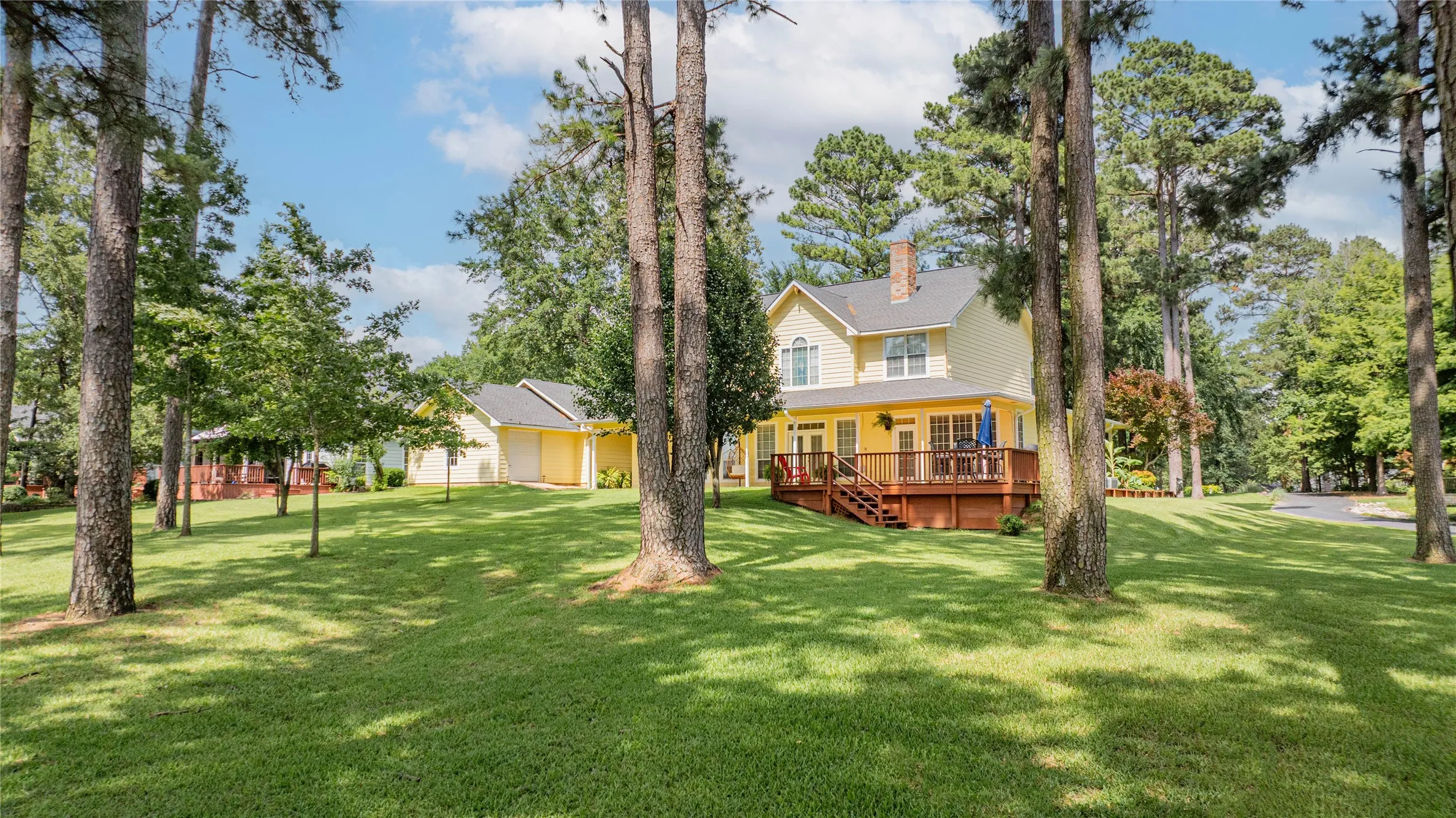 Single Family Residence For Sale in Titus County , 370 Bass Creek Trail, Mt Pleasant, Texas 75455, 4 Bedroom, 3 Bathroom, 2 Garage spaces, 2,595 Sqft, built in 2002, Preowned, mls#21195659, Real Estate Agent in Mt Pleasant, Homes For Sale in Titus county, Homes For Sale in Mt Pleasant, Realtor in Mt Pleasant Texas, Real Estate Brokerage Independent Realty Texas, Luminita Cordes Realtor