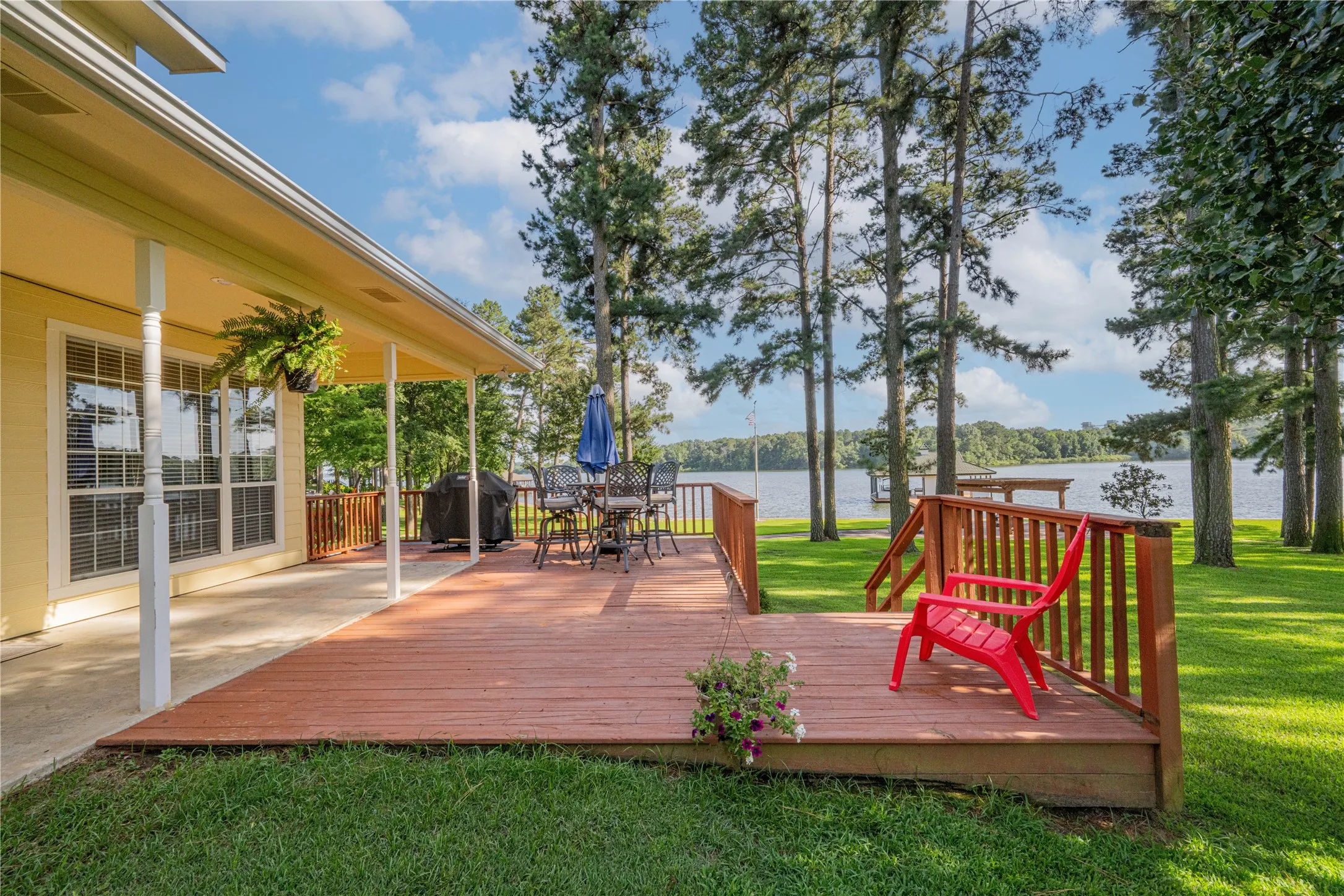 Single Family Residence For Sale in Titus County , 370 Bass Creek Trail, Mt Pleasant, Texas 75455, 4 Bedroom, 3 Bathroom, 2 Garage spaces, 2,595 Sqft, built in 2002, Preowned, mls#21195659, Real Estate Agent in Mt Pleasant, Homes For Sale in Titus county, Homes For Sale in Mt Pleasant, Realtor in Mt Pleasant Texas, Real Estate Brokerage Independent Realty Texas, Luminita Cordes Realtor