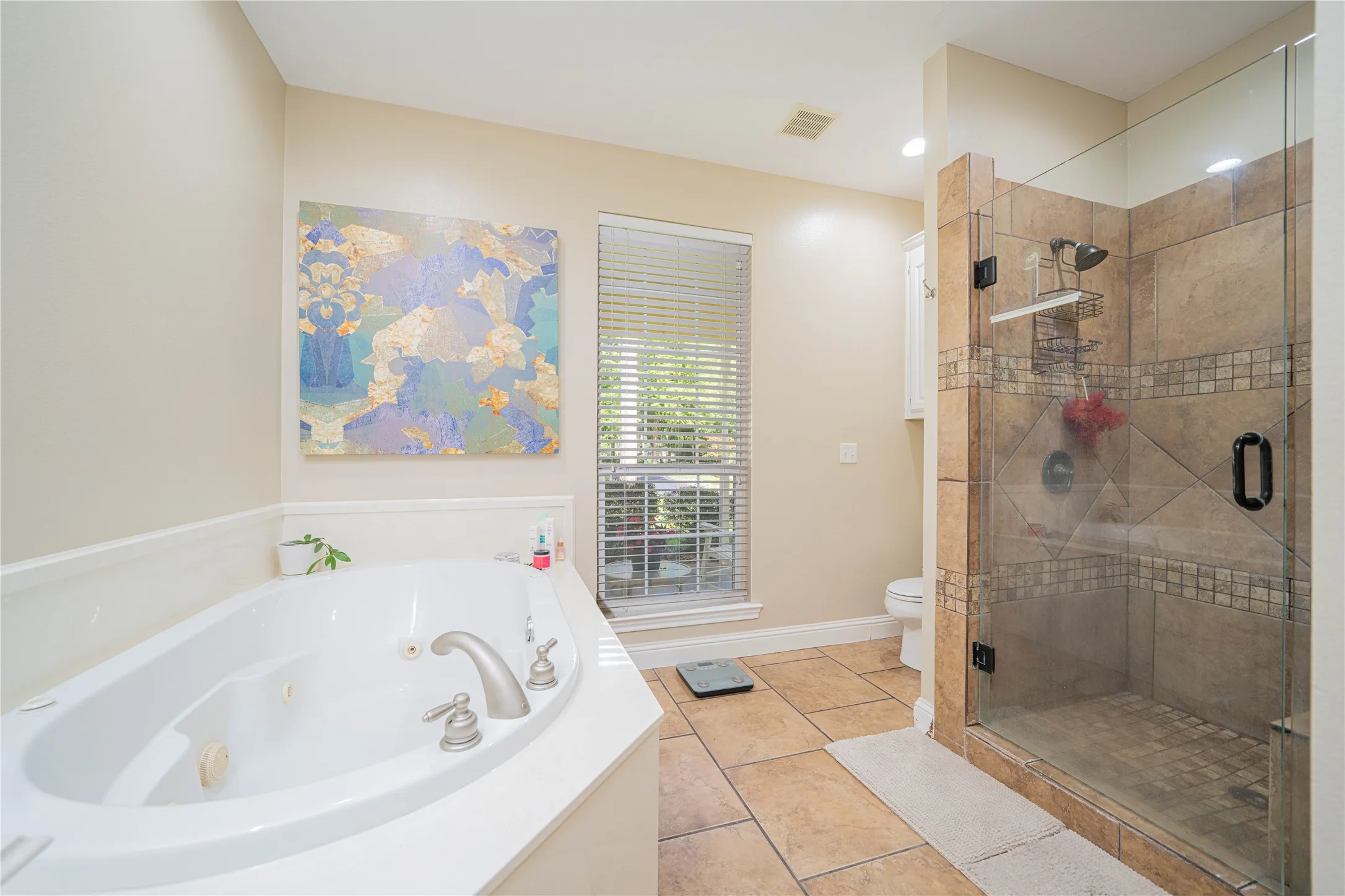 Single Family Residence For Sale in Titus County , 370 Bass Creek Trail, Mt Pleasant, Texas 75455, 4 Bedroom, 3 Bathroom, 2 Garage spaces, 2,595 Sqft, built in 2002, Preowned, mls#21195659, Real Estate Agent in Mt Pleasant, Homes For Sale in Titus county, Homes For Sale in Mt Pleasant, Realtor in Mt Pleasant Texas, Real Estate Brokerage Independent Realty Texas, Luminita Cordes Realtor