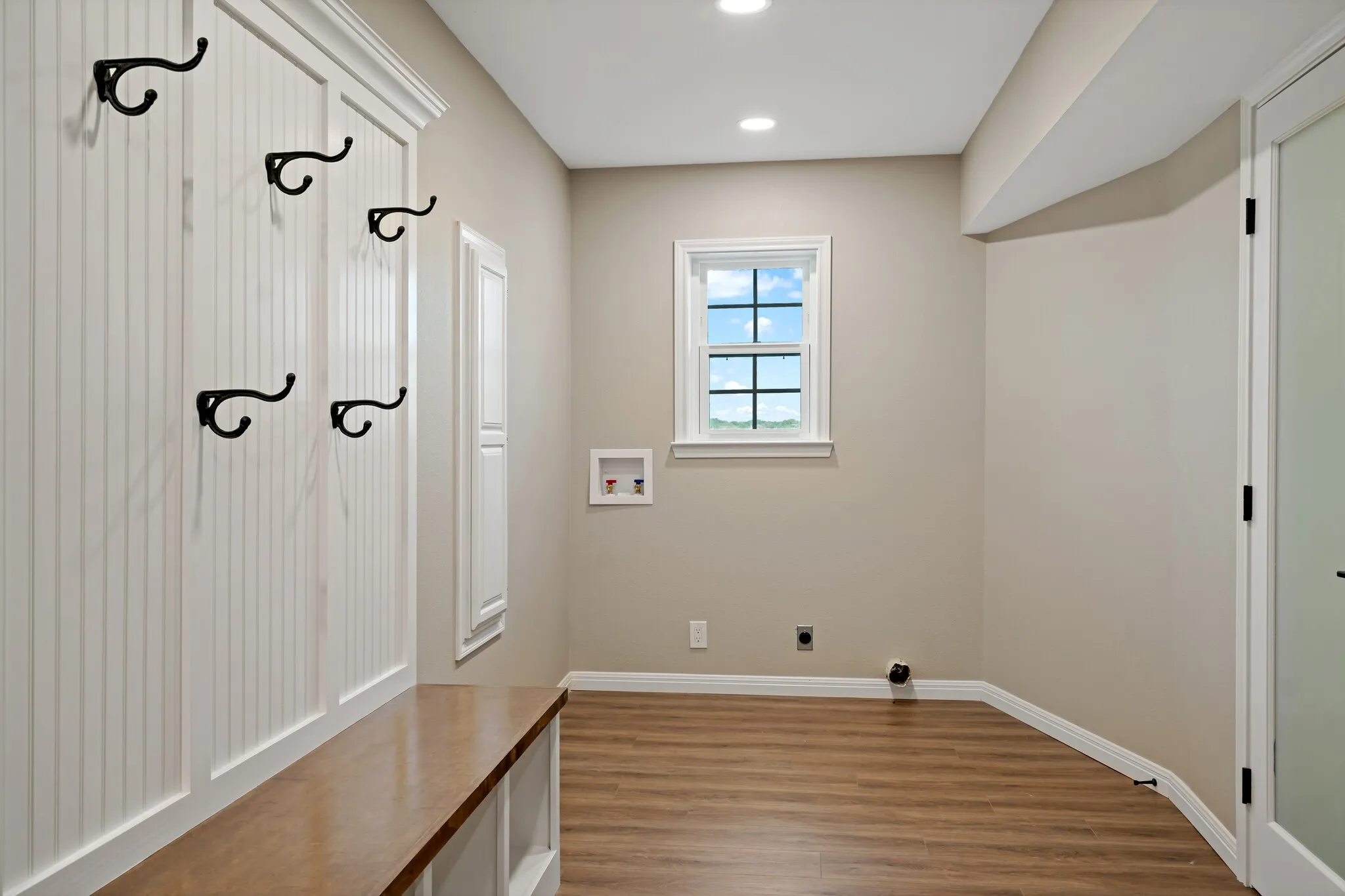 Single Family Residence For Sale in Lamar County , 11254 Farm Road 195, Paris, Texas 75462, 5 Bedroom, 7 Bathroom, 4 Garage spaces, 12,329 Sqft, built in 1983, Preowned, mls#21195626, Real Estate Agent in Paris, Homes For Sale in Lamar county, Homes For Sale in Paris, Realtor in Paris Texas, Real Estate Brokerage Independent Realty Texas, Luminita Cordes Realtor