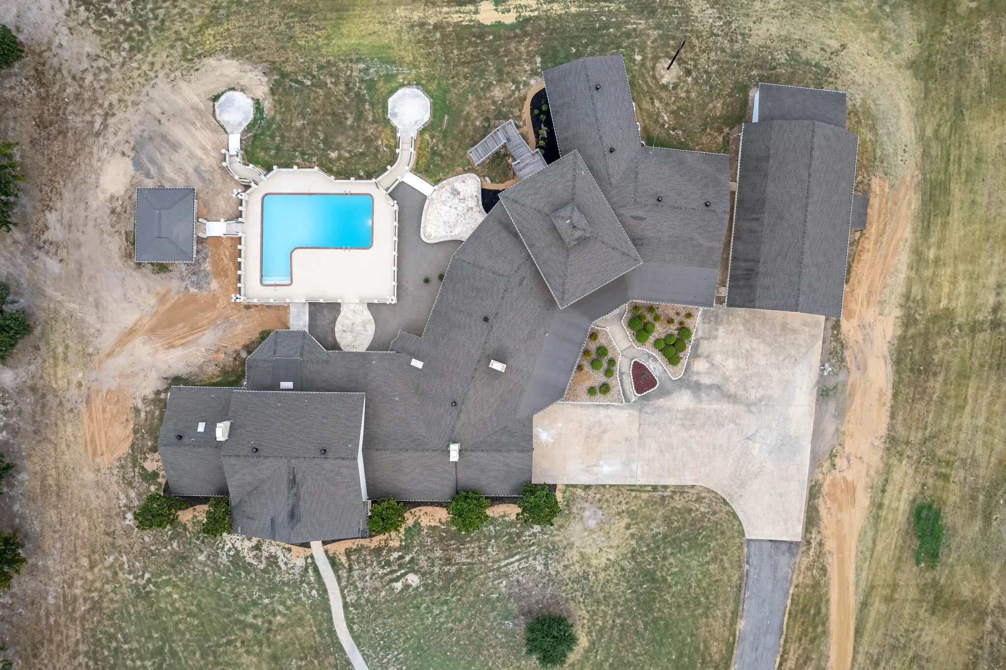 Single Family Residence For Sale in Lamar County , 11254 Farm Road 195, Paris, Texas 75462, 5 Bedroom, 7 Bathroom, 4 Garage spaces, 12,329 Sqft, built in 1983, Preowned, mls#21195626, Real Estate Agent in Paris, Homes For Sale in Lamar county, Homes For Sale in Paris, Realtor in Paris Texas, Real Estate Brokerage Independent Realty Texas, Luminita Cordes Realtor