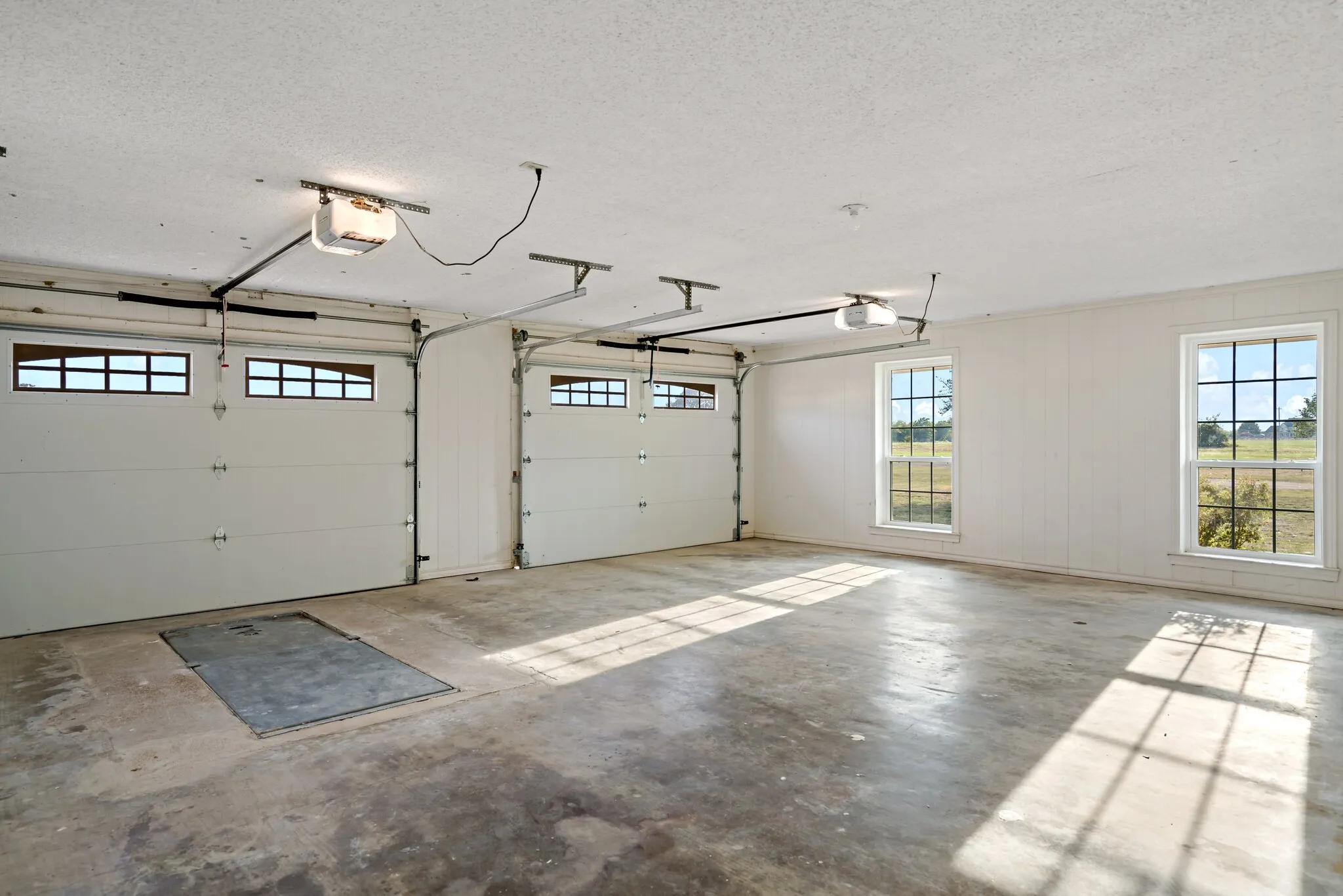 Single Family Residence For Sale in Lamar County , 11254 Farm Road 195, Paris, Texas 75462, 5 Bedroom, 7 Bathroom, 4 Garage spaces, 12,329 Sqft, built in 1983, Preowned, mls#21195626, Real Estate Agent in Paris, Homes For Sale in Lamar county, Homes For Sale in Paris, Realtor in Paris Texas, Real Estate Brokerage Independent Realty Texas, Luminita Cordes Realtor