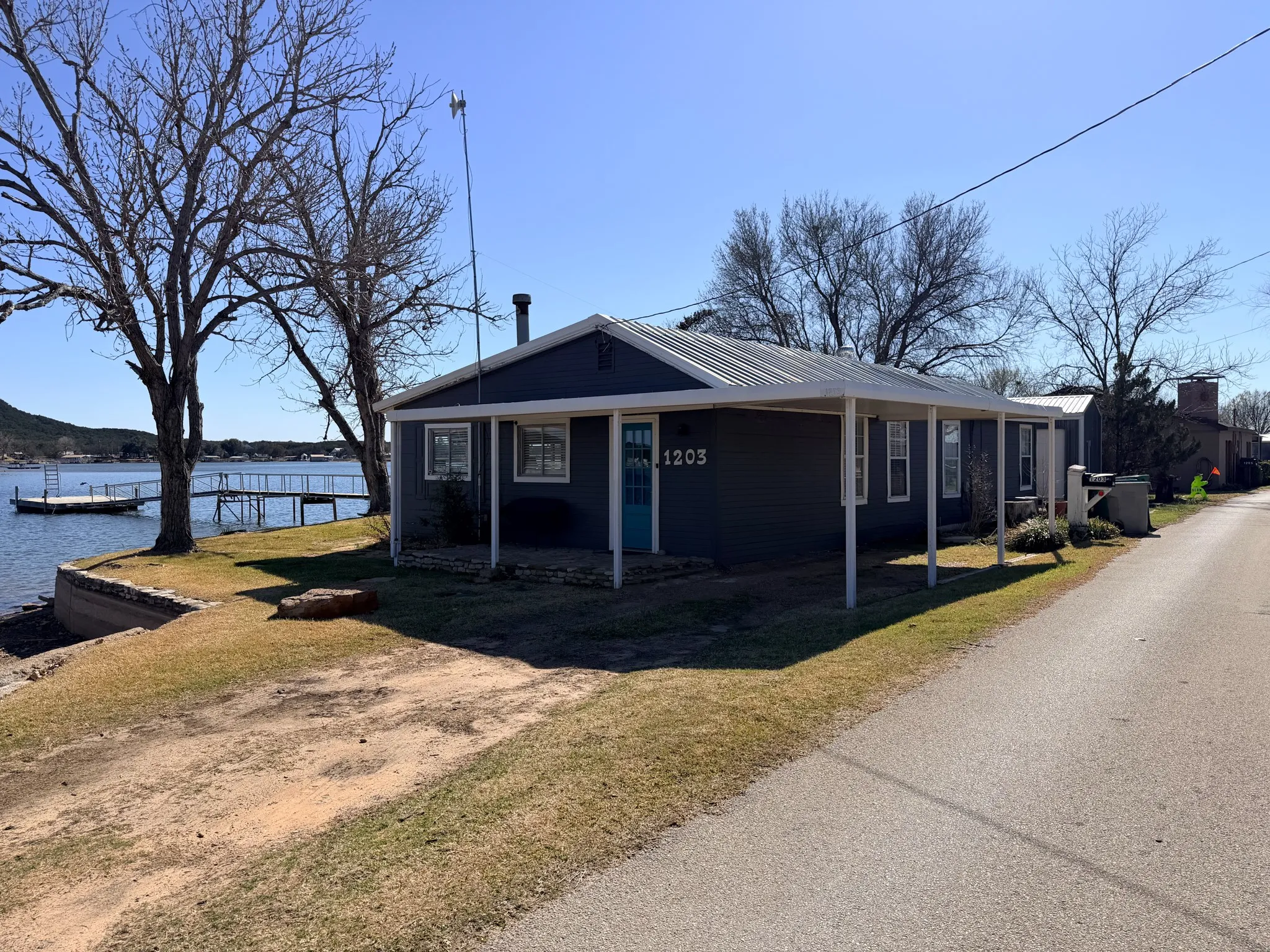 Single Family Residence For Sale in Palo Pinto County , 1203 Mc Ginnis Point, Graford, Texas 76449, 4 Bedroom, 2 Bathroom, 1 Garage spaces, 1,504 Sqft, built in 1980, Preowned, mls#21188448, Real Estate Agent in Graford, Homes For Sale in Palo Pinto county, Homes For Sale in Graford, Realtor in Graford Texas, Real Estate Brokerage Independent Realty Texas, Luminita Cordes Realtor