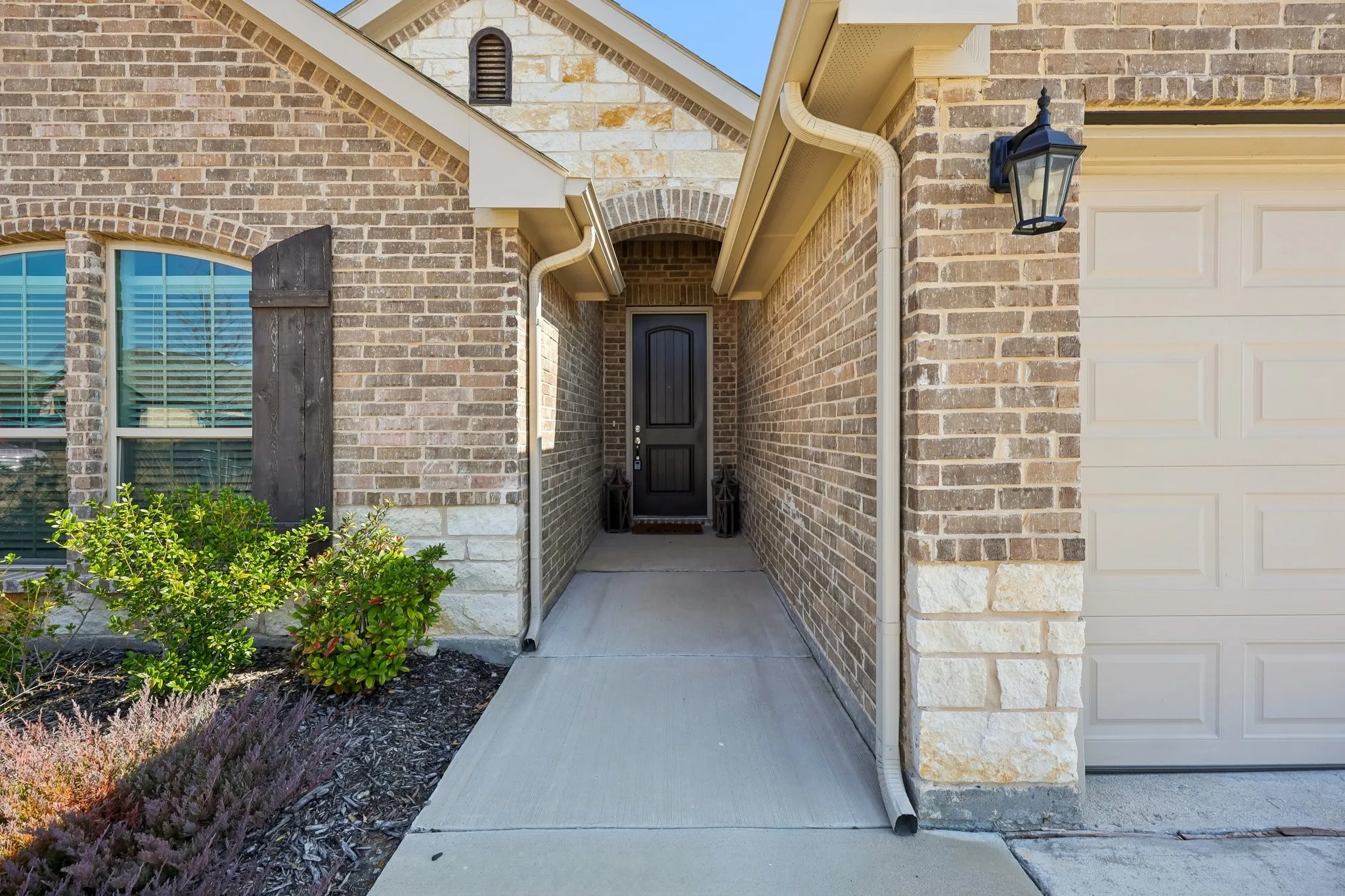 Single Family Residence For Sale in Parker County , 212 Magnolia Drive, Azle, Texas 76020, 3 Bedroom, 2 Bathroom, 2 Garage spaces, 1,730 Sqft, built in 2022, mls#21195685, Real Estate Agent in Azle, Homes For Sale in Parker county, Homes For Sale in Azle, Realtor in Azle Texas, Real Estate Brokerage Independent Realty Texas, Luminita Cordes Realtor