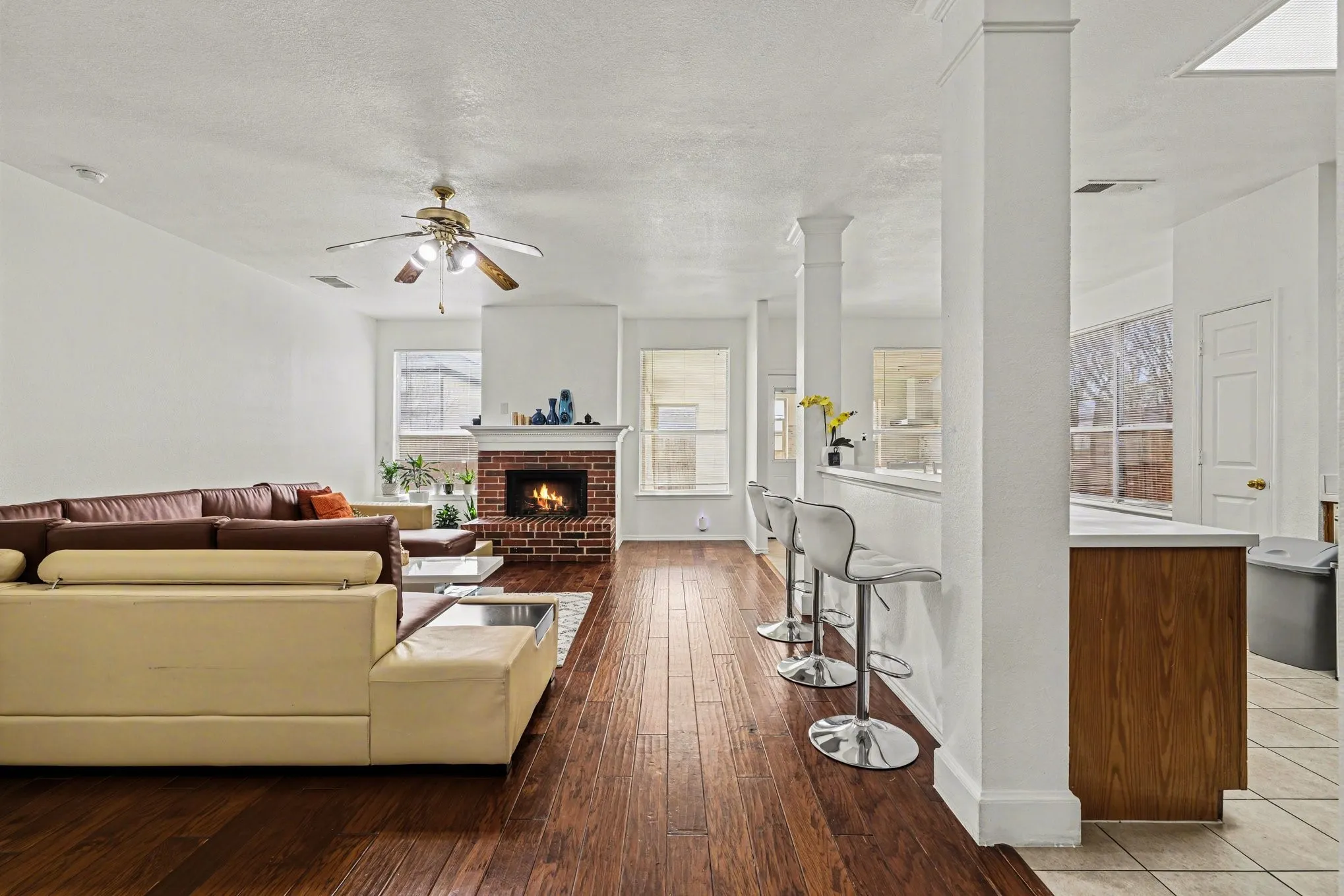 Single Family Residence For Sale in Tarrant County , 4616 Parkmount Drive, Fort Worth, Texas 76137, 4 Bedroom, 3 Bathroom, 2 Garage spaces, 2,805 Sqft, built in 1998, mls#21191027, Real Estate Agent in Fort Worth, Homes For Sale in Tarrant county, Homes For Sale in Fort Worth, Realtor in Fort Worth Texas, Real Estate Brokerage Independent Realty Texas, Luminita Cordes Realtor