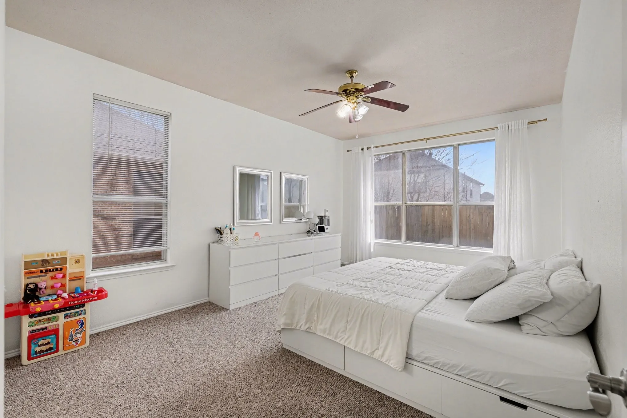 Single Family Residence For Sale in Tarrant County , 4616 Parkmount Drive, Fort Worth, Texas 76137, 4 Bedroom, 3 Bathroom, 2 Garage spaces, 2,805 Sqft, built in 1998, mls#21191027, Real Estate Agent in Fort Worth, Homes For Sale in Tarrant county, Homes For Sale in Fort Worth, Realtor in Fort Worth Texas, Real Estate Brokerage Independent Realty Texas, Luminita Cordes Realtor