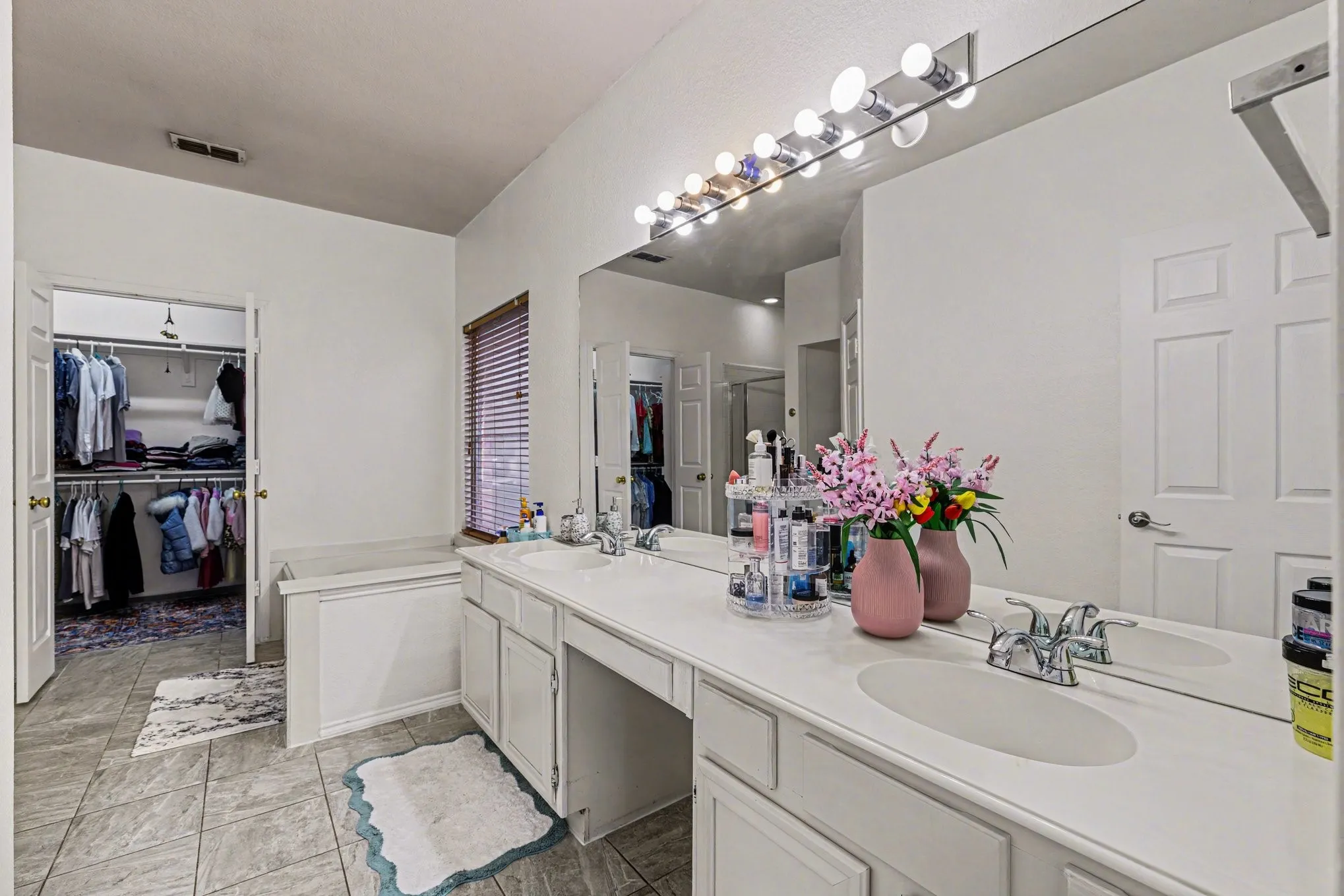 Single Family Residence For Sale in Tarrant County , 4616 Parkmount Drive, Fort Worth, Texas 76137, 4 Bedroom, 3 Bathroom, 2 Garage spaces, 2,805 Sqft, built in 1998, mls#21191027, Real Estate Agent in Fort Worth, Homes For Sale in Tarrant county, Homes For Sale in Fort Worth, Realtor in Fort Worth Texas, Real Estate Brokerage Independent Realty Texas, Luminita Cordes Realtor