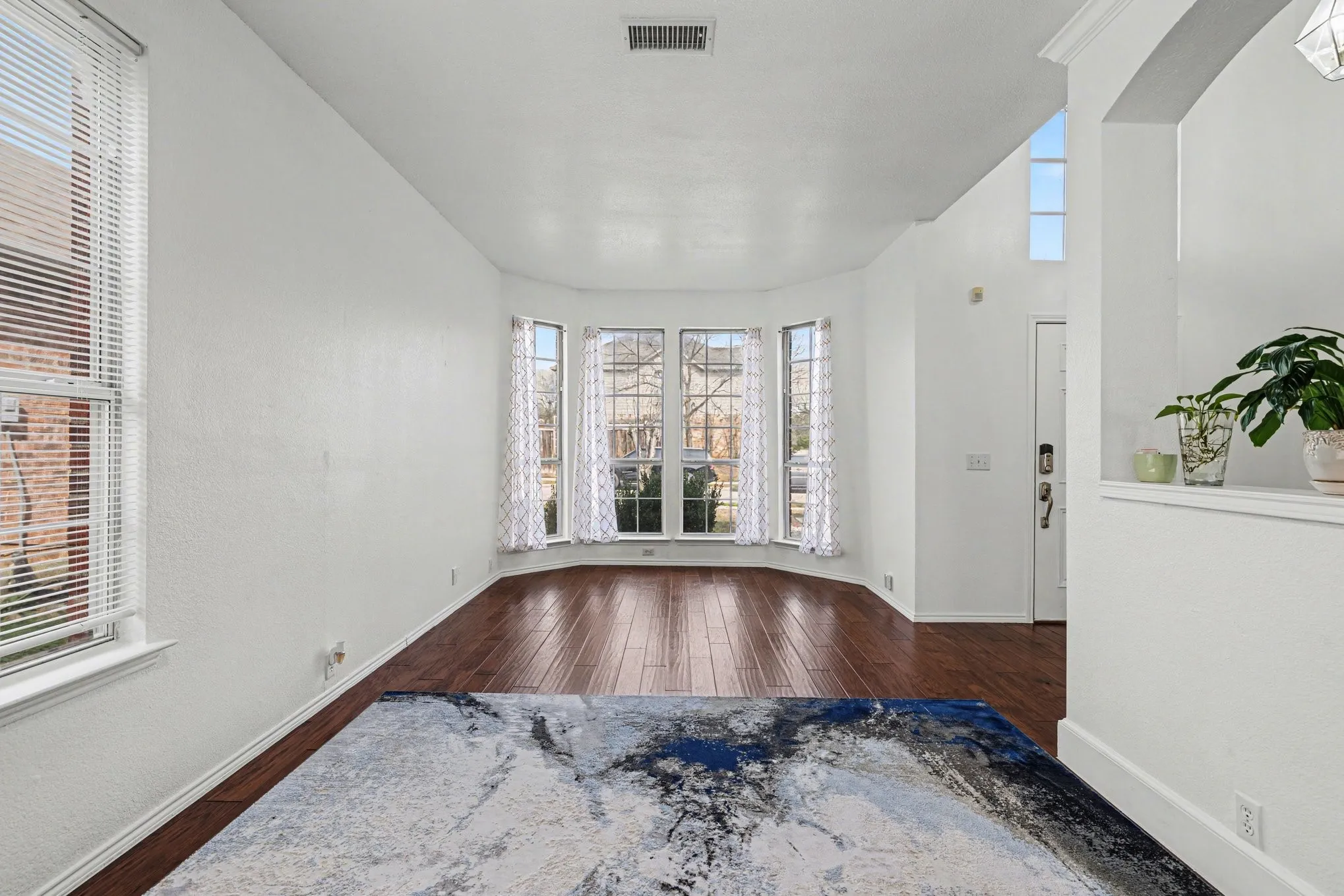 Single Family Residence For Sale in Tarrant County , 4616 Parkmount Drive, Fort Worth, Texas 76137, 4 Bedroom, 3 Bathroom, 2 Garage spaces, 2,805 Sqft, built in 1998, mls#21191027, Real Estate Agent in Fort Worth, Homes For Sale in Tarrant county, Homes For Sale in Fort Worth, Realtor in Fort Worth Texas, Real Estate Brokerage Independent Realty Texas, Luminita Cordes Realtor
