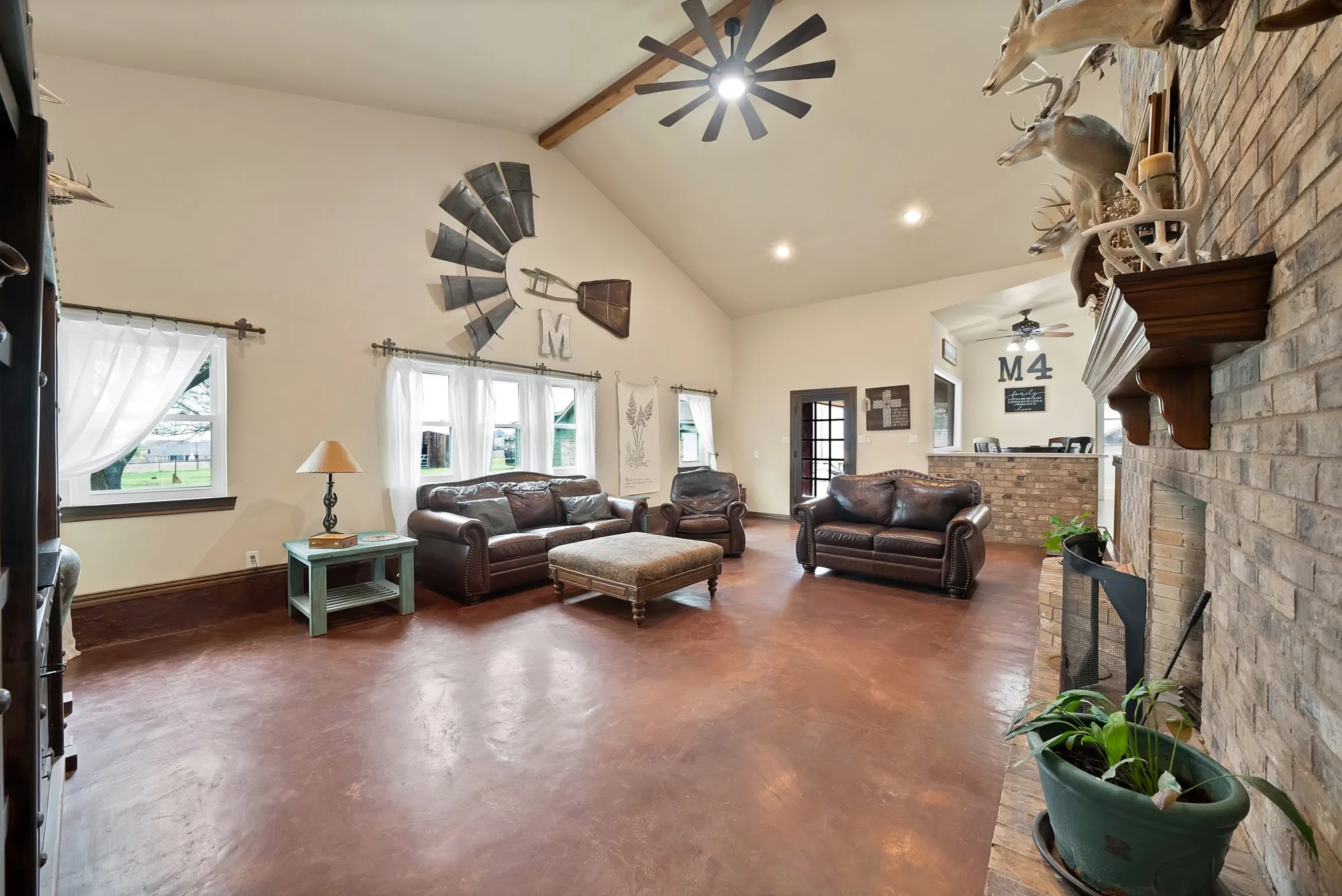 Single Family Residence For Sale in Parker County , 117 Hudson Lane, Aledo, Texas 76008, 3 Bedroom, 3 Bathroom, 1 Garage spaces, 2,457 Sqft, built in 1977, mls#21195827, Real Estate Agent in Aledo, Homes For Sale in Parker county, Homes For Sale in Aledo, Realtor in Aledo Texas, Real Estate Brokerage Independent Realty Texas, Luminita Cordes Realtor