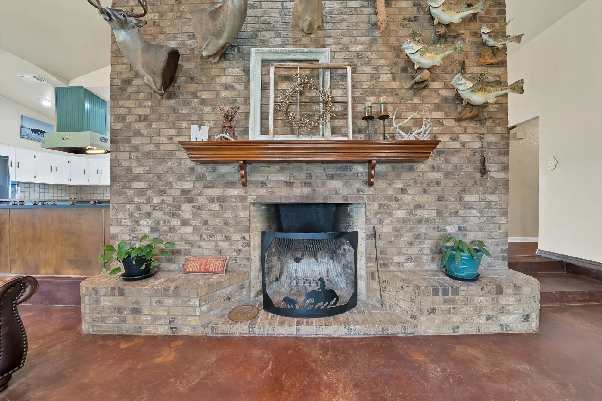 Single Family Residence For Sale in Parker County , 117 Hudson Lane, Aledo, Texas 76008, 3 Bedroom, 3 Bathroom, 1 Garage spaces, 2,457 Sqft, built in 1977, mls#21195827, Real Estate Agent in Aledo, Homes For Sale in Parker county, Homes For Sale in Aledo, Realtor in Aledo Texas, Real Estate Brokerage Independent Realty Texas, Luminita Cordes Realtor