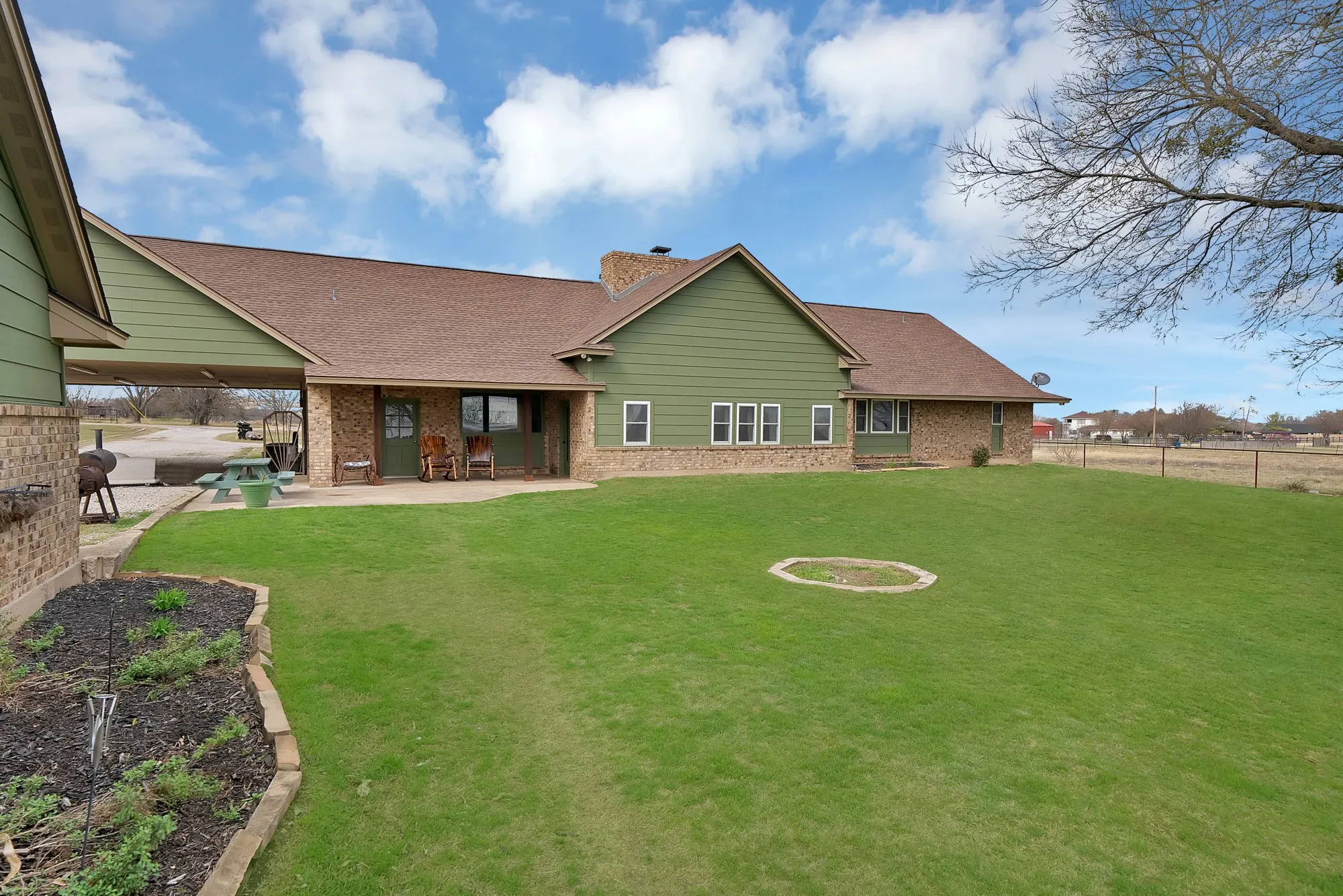 Single Family Residence For Sale in Parker County , 117 Hudson Lane, Aledo, Texas 76008, 3 Bedroom, 3 Bathroom, 1 Garage spaces, 2,457 Sqft, built in 1977, mls#21195827, Real Estate Agent in Aledo, Homes For Sale in Parker county, Homes For Sale in Aledo, Realtor in Aledo Texas, Real Estate Brokerage Independent Realty Texas, Luminita Cordes Realtor