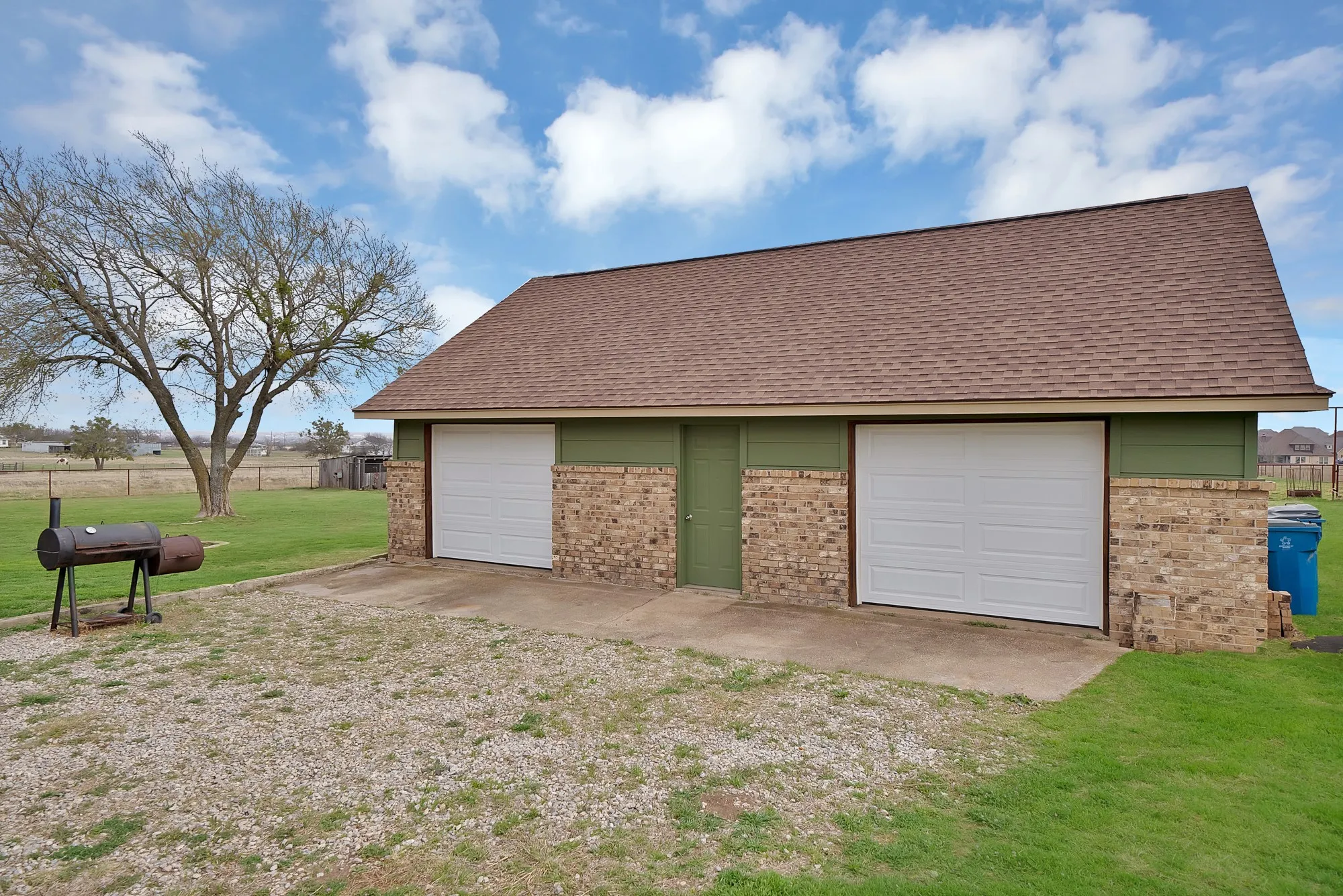 Single Family Residence For Sale in Parker County , 117 Hudson Lane, Aledo, Texas 76008, 3 Bedroom, 3 Bathroom, 1 Garage spaces, 2,457 Sqft, built in 1977, mls#21195827, Real Estate Agent in Aledo, Homes For Sale in Parker county, Homes For Sale in Aledo, Realtor in Aledo Texas, Real Estate Brokerage Independent Realty Texas, Luminita Cordes Realtor