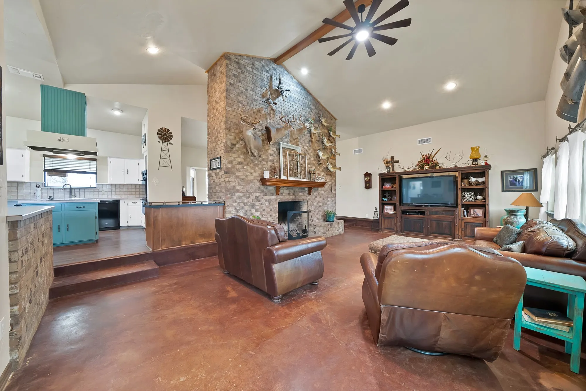 Single Family Residence For Sale in Parker County , 117 Hudson Lane, Aledo, Texas 76008, 3 Bedroom, 3 Bathroom, 1 Garage spaces, 2,457 Sqft, built in 1977, mls#21195827, Real Estate Agent in Aledo, Homes For Sale in Parker county, Homes For Sale in Aledo, Realtor in Aledo Texas, Real Estate Brokerage Independent Realty Texas, Luminita Cordes Realtor