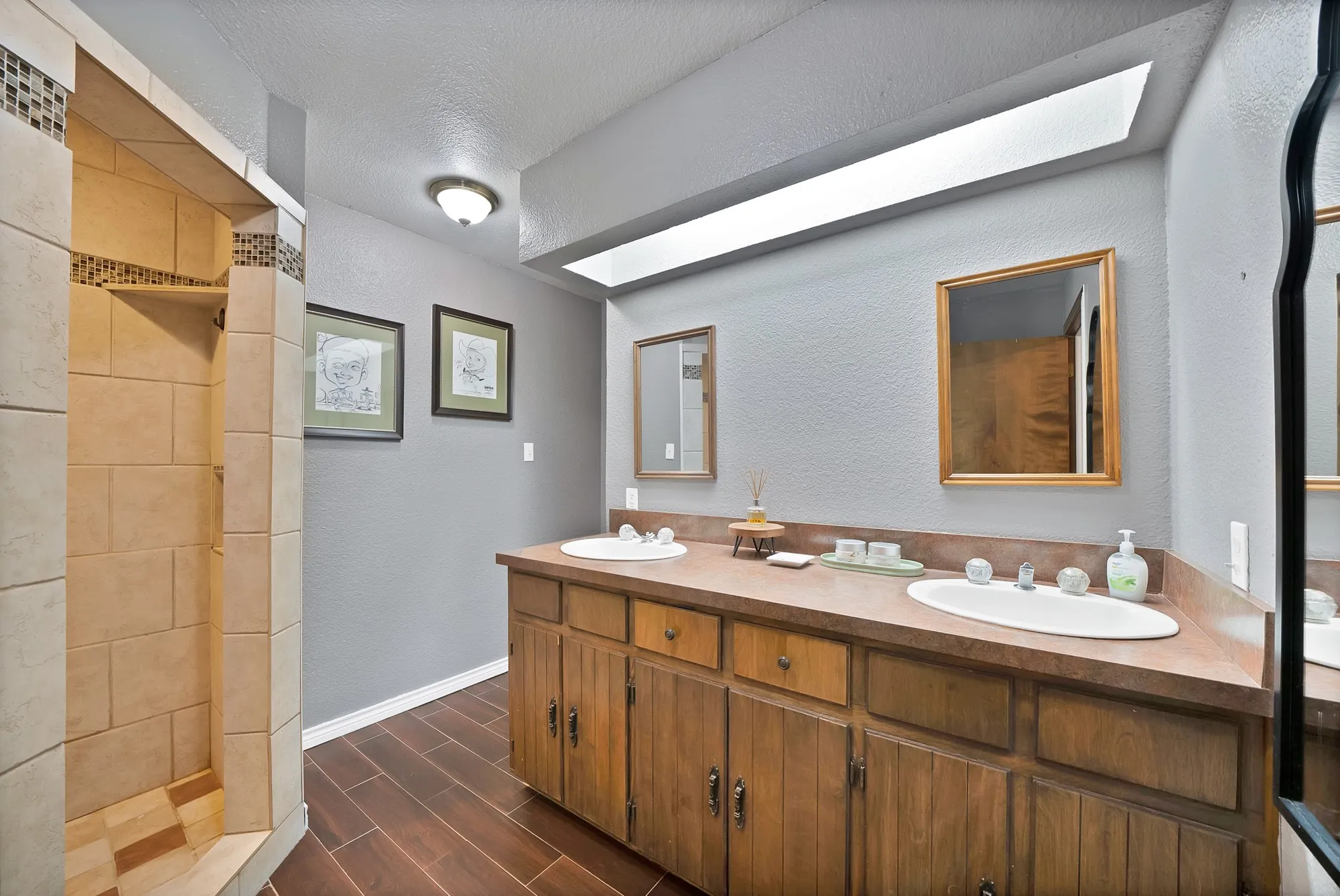 Single Family Residence For Sale in Parker County , 117 Hudson Lane, Aledo, Texas 76008, 3 Bedroom, 3 Bathroom, 1 Garage spaces, 2,457 Sqft, built in 1977, mls#21195827, Real Estate Agent in Aledo, Homes For Sale in Parker county, Homes For Sale in Aledo, Realtor in Aledo Texas, Real Estate Brokerage Independent Realty Texas, Luminita Cordes Realtor
