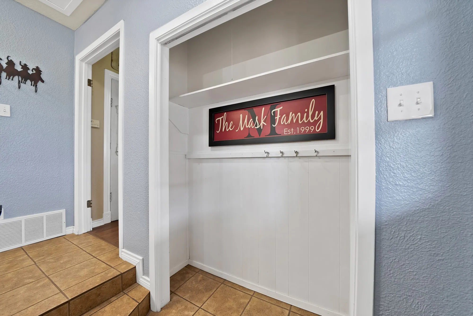 Single Family Residence For Sale in Parker County , 117 Hudson Lane, Aledo, Texas 76008, 3 Bedroom, 3 Bathroom, 1 Garage spaces, 2,457 Sqft, built in 1977, mls#21195827, Real Estate Agent in Aledo, Homes For Sale in Parker county, Homes For Sale in Aledo, Realtor in Aledo Texas, Real Estate Brokerage Independent Realty Texas, Luminita Cordes Realtor