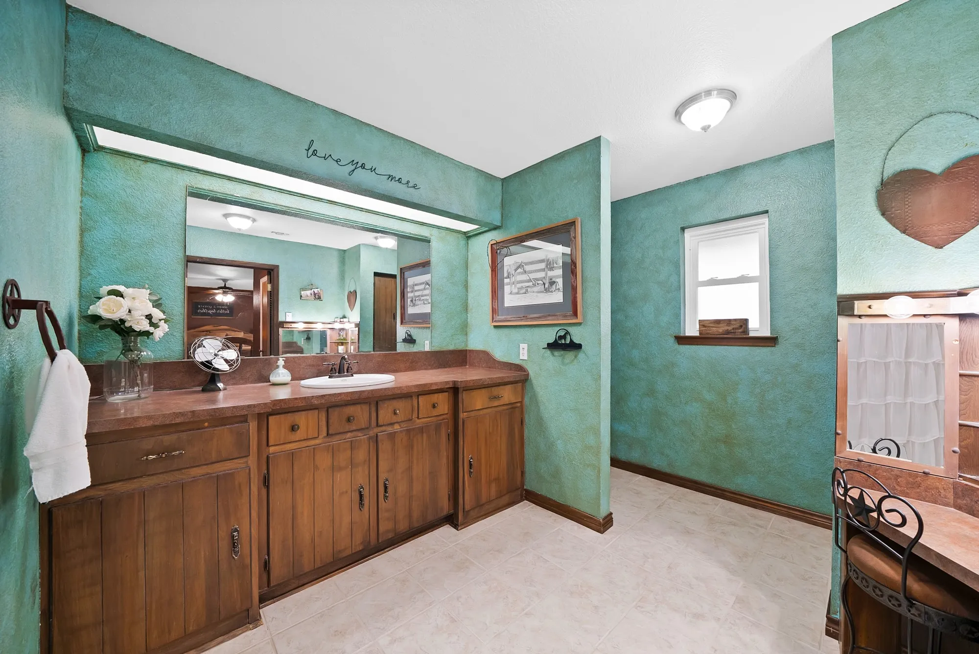 Single Family Residence For Sale in Parker County , 117 Hudson Lane, Aledo, Texas 76008, 3 Bedroom, 3 Bathroom, 1 Garage spaces, 2,457 Sqft, built in 1977, mls#21195827, Real Estate Agent in Aledo, Homes For Sale in Parker county, Homes For Sale in Aledo, Realtor in Aledo Texas, Real Estate Brokerage Independent Realty Texas, Luminita Cordes Realtor