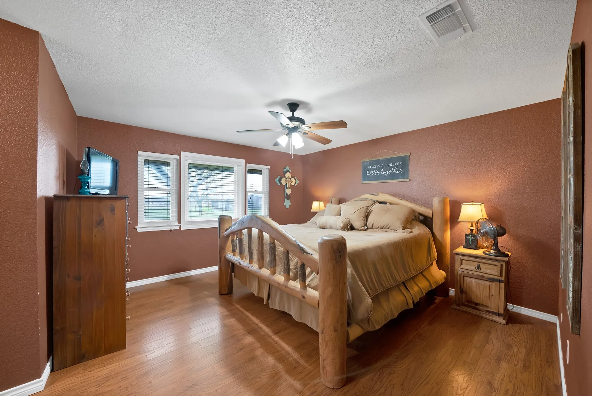 Single Family Residence For Sale in Parker County , 117 Hudson Lane, Aledo, Texas 76008, 3 Bedroom, 3 Bathroom, 1 Garage spaces, 2,457 Sqft, built in 1977, mls#21195827, Real Estate Agent in Aledo, Homes For Sale in Parker county, Homes For Sale in Aledo, Realtor in Aledo Texas, Real Estate Brokerage Independent Realty Texas, Luminita Cordes Realtor