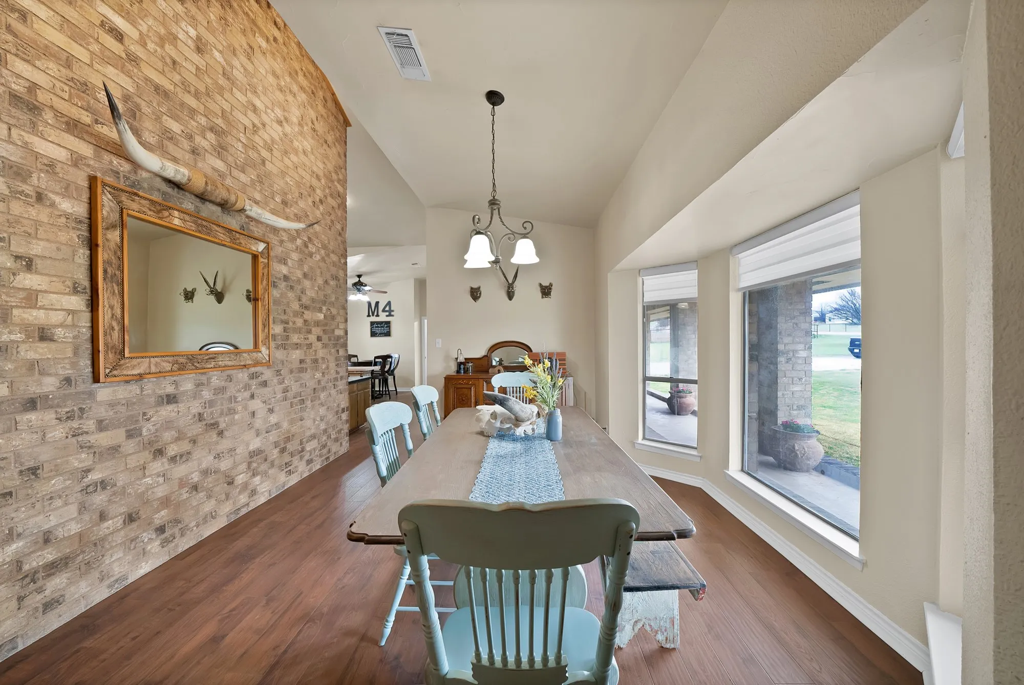 Single Family Residence For Sale in Parker County , 117 Hudson Lane, Aledo, Texas 76008, 3 Bedroom, 3 Bathroom, 1 Garage spaces, 2,457 Sqft, built in 1977, mls#21195827, Real Estate Agent in Aledo, Homes For Sale in Parker county, Homes For Sale in Aledo, Realtor in Aledo Texas, Real Estate Brokerage Independent Realty Texas, Luminita Cordes Realtor