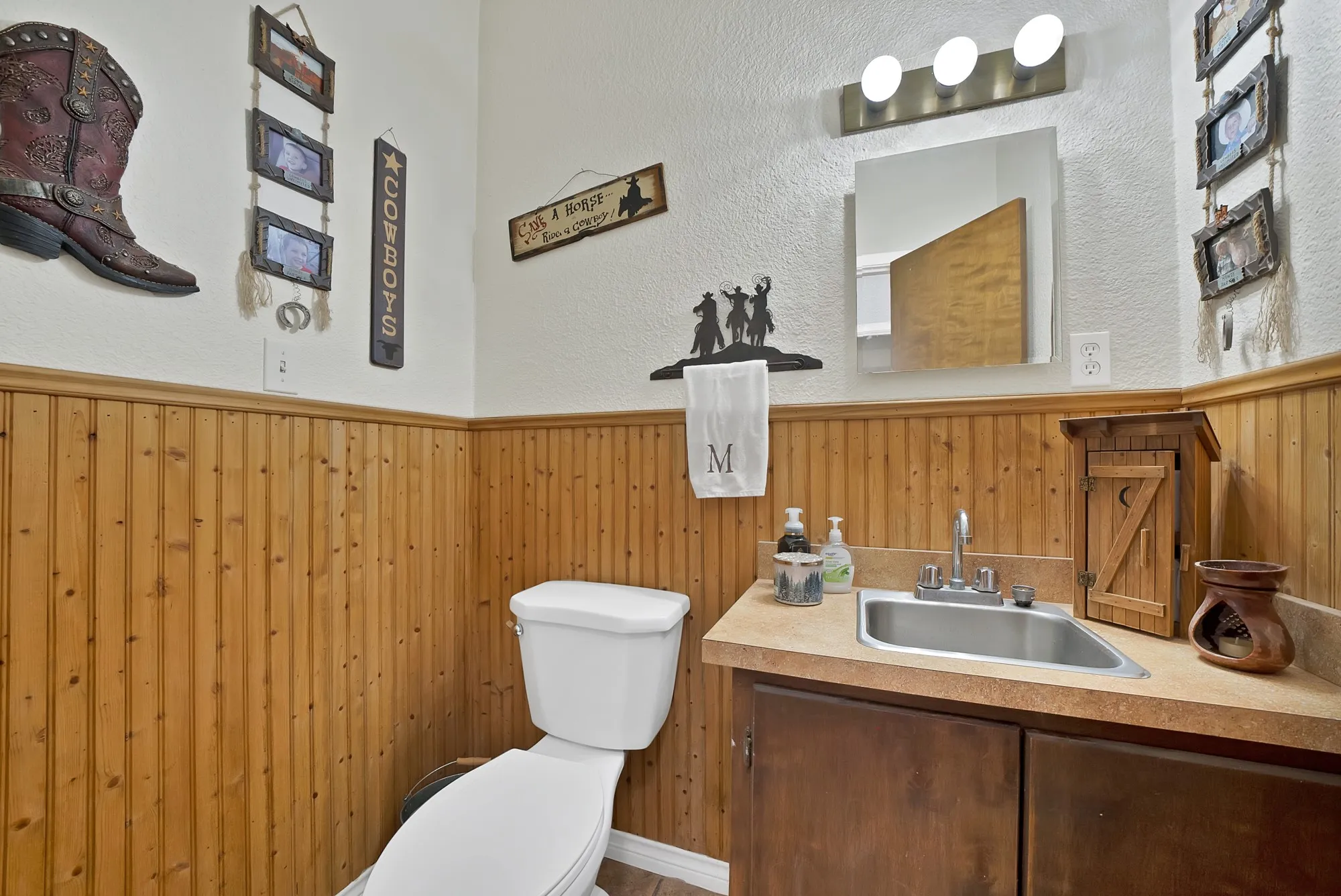 Single Family Residence For Sale in Parker County , 117 Hudson Lane, Aledo, Texas 76008, 3 Bedroom, 3 Bathroom, 1 Garage spaces, 2,457 Sqft, built in 1977, mls#21195827, Real Estate Agent in Aledo, Homes For Sale in Parker county, Homes For Sale in Aledo, Realtor in Aledo Texas, Real Estate Brokerage Independent Realty Texas, Luminita Cordes Realtor
