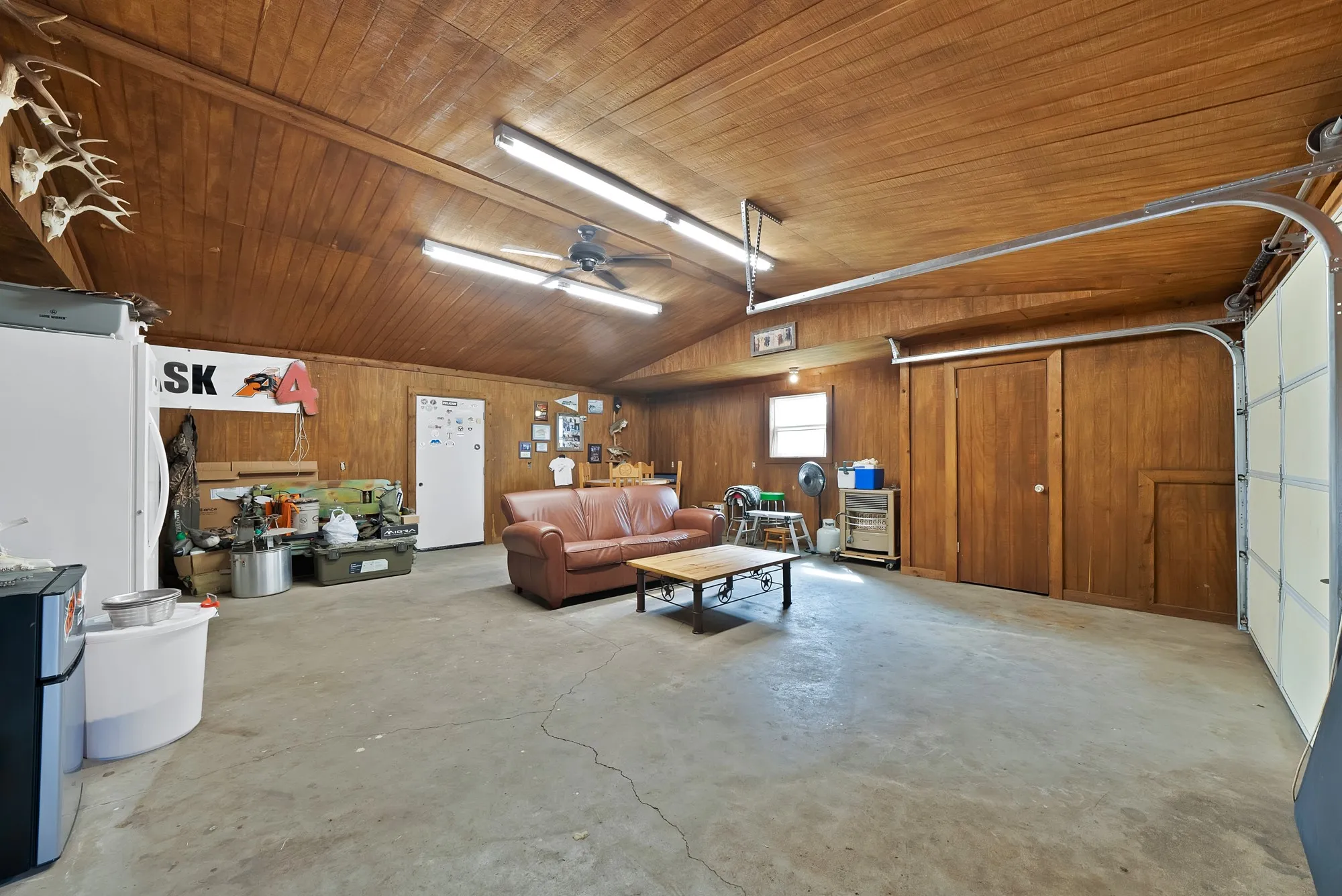 Single Family Residence For Sale in Parker County , 117 Hudson Lane, Aledo, Texas 76008, 3 Bedroom, 3 Bathroom, 1 Garage spaces, 2,457 Sqft, built in 1977, mls#21195827, Real Estate Agent in Aledo, Homes For Sale in Parker county, Homes For Sale in Aledo, Realtor in Aledo Texas, Real Estate Brokerage Independent Realty Texas, Luminita Cordes Realtor