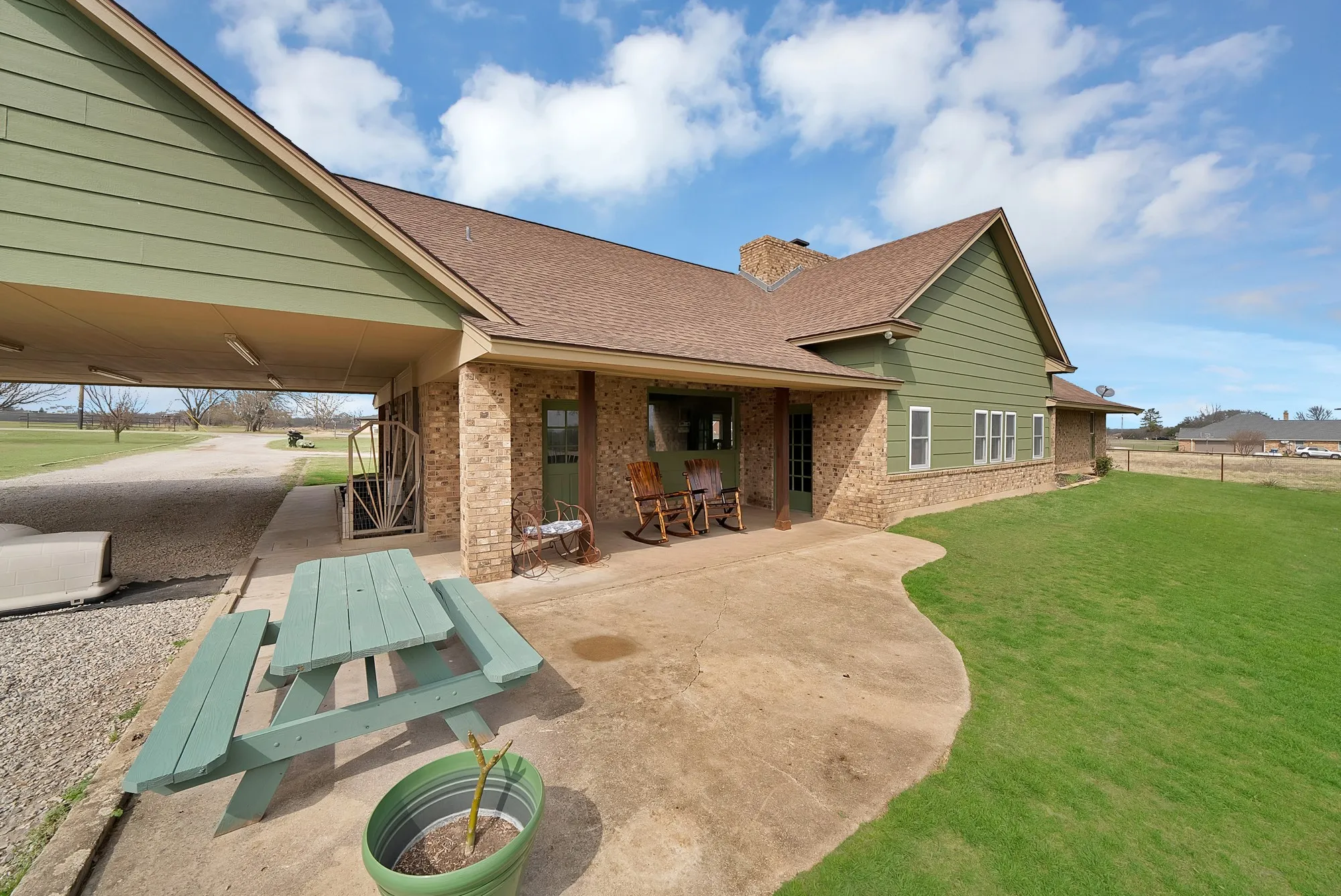 Single Family Residence For Sale in Parker County , 117 Hudson Lane, Aledo, Texas 76008, 3 Bedroom, 3 Bathroom, 1 Garage spaces, 2,457 Sqft, built in 1977, mls#21195827, Real Estate Agent in Aledo, Homes For Sale in Parker county, Homes For Sale in Aledo, Realtor in Aledo Texas, Real Estate Brokerage Independent Realty Texas, Luminita Cordes Realtor