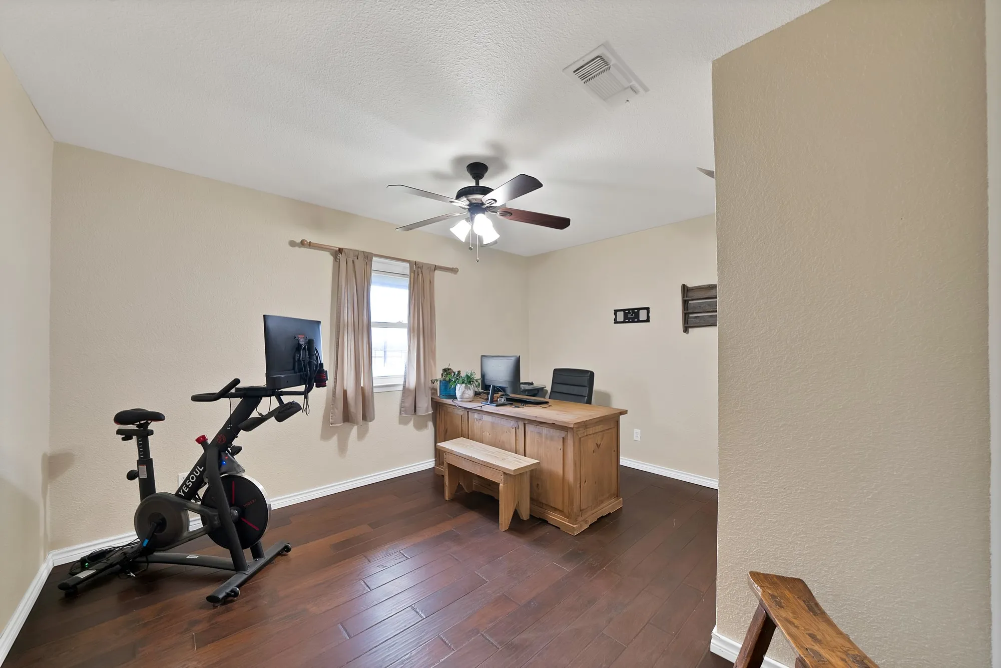 Single Family Residence For Sale in Parker County , 117 Hudson Lane, Aledo, Texas 76008, 3 Bedroom, 3 Bathroom, 1 Garage spaces, 2,457 Sqft, built in 1977, mls#21195827, Real Estate Agent in Aledo, Homes For Sale in Parker county, Homes For Sale in Aledo, Realtor in Aledo Texas, Real Estate Brokerage Independent Realty Texas, Luminita Cordes Realtor