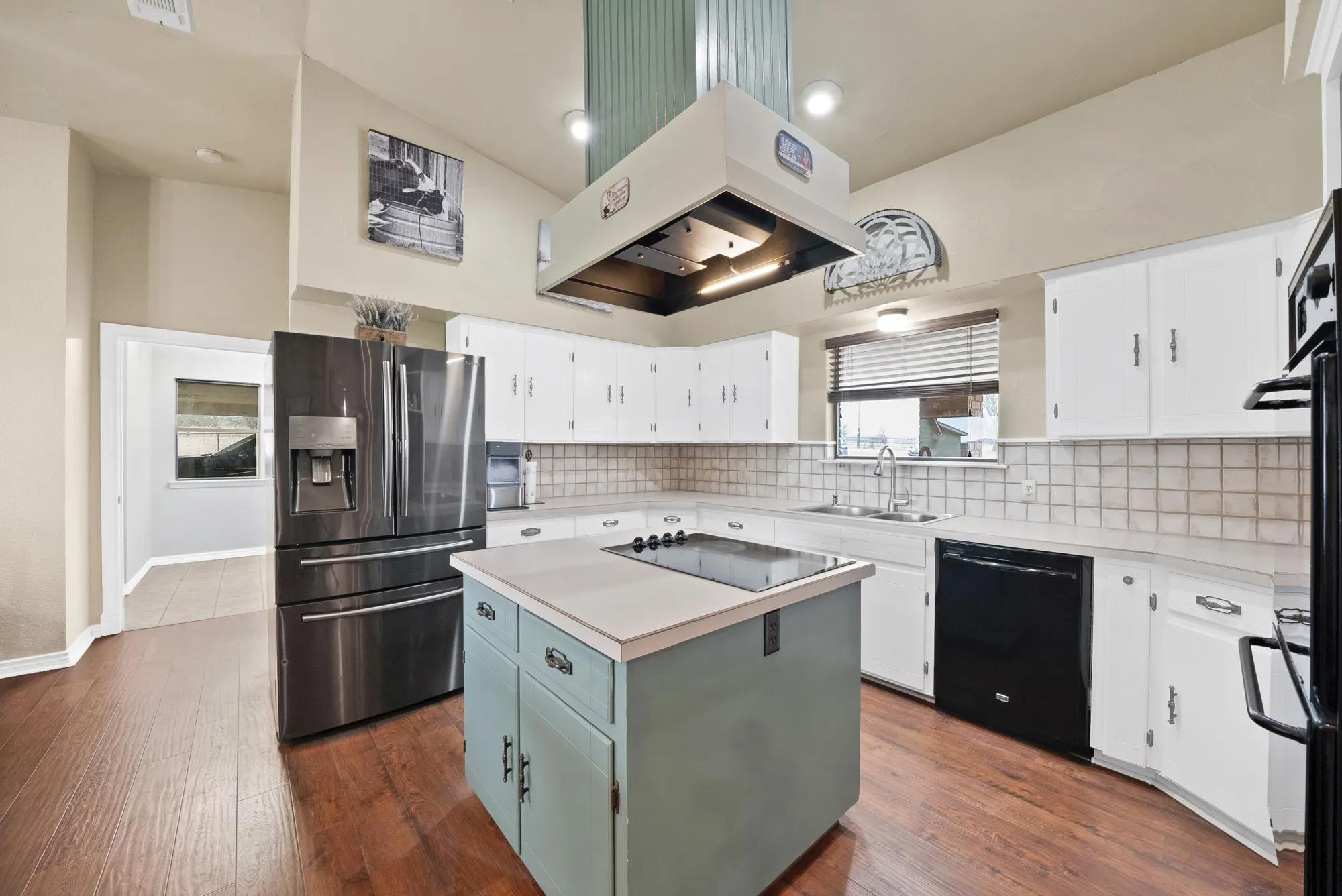 Single Family Residence For Sale in Parker County , 117 Hudson Lane, Aledo, Texas 76008, 3 Bedroom, 3 Bathroom, 1 Garage spaces, 2,457 Sqft, built in 1977, mls#21195827, Real Estate Agent in Aledo, Homes For Sale in Parker county, Homes For Sale in Aledo, Realtor in Aledo Texas, Real Estate Brokerage Independent Realty Texas, Luminita Cordes Realtor