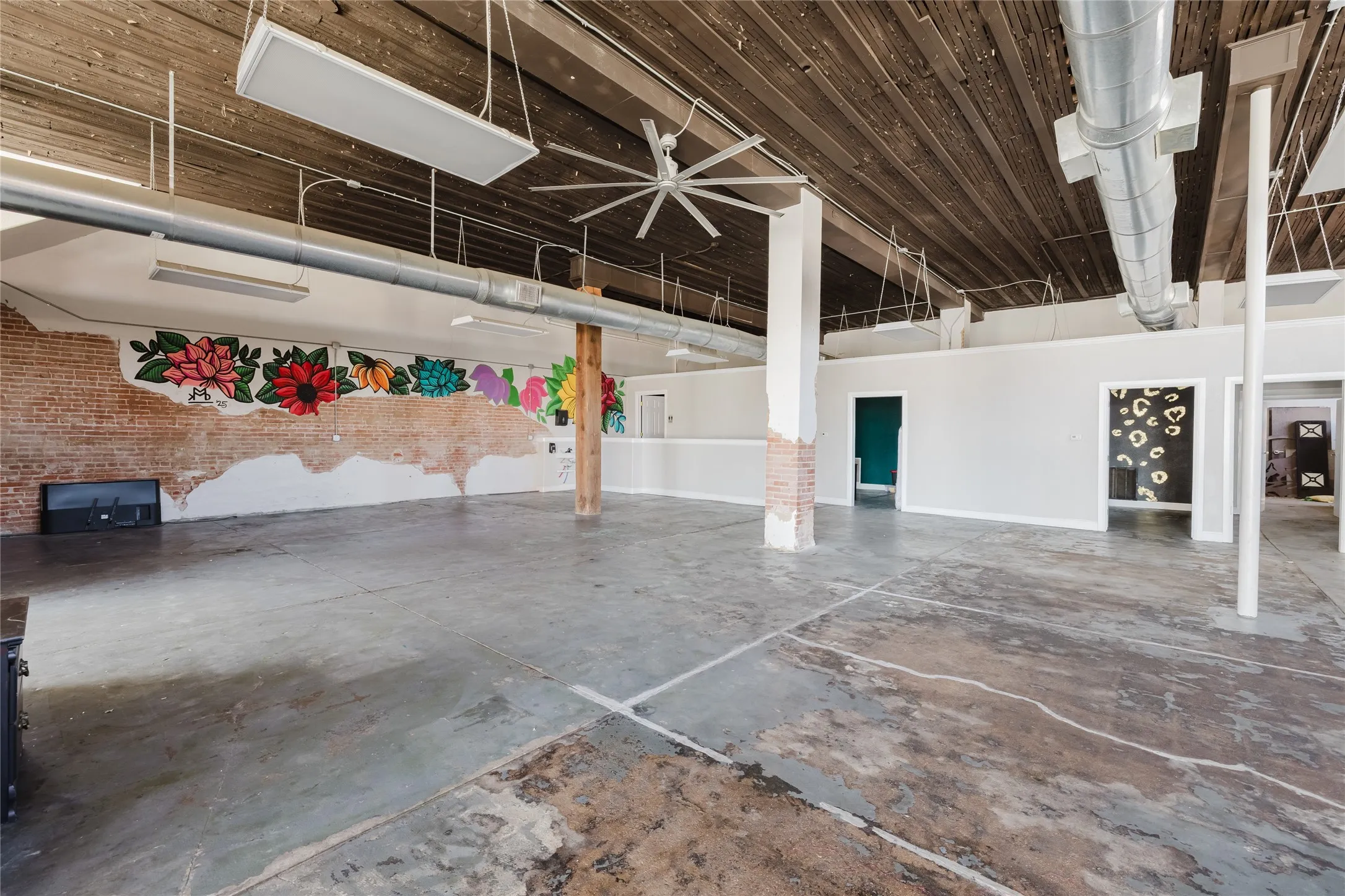 Apartment For Sale in Eastland County , 200 W 8th Street, Cisco, Texas 76437, 1 Bedroom, 3 Bathroom, Garage spaces, 9,000 Sqft, built in 1930, mls#21196083, Real Estate Agent in Cisco, Homes For Sale in Eastland county, Homes For Sale in Cisco, Realtor in Cisco Texas, Real Estate Brokerage Independent Realty Texas, Luminita Cordes Realtor