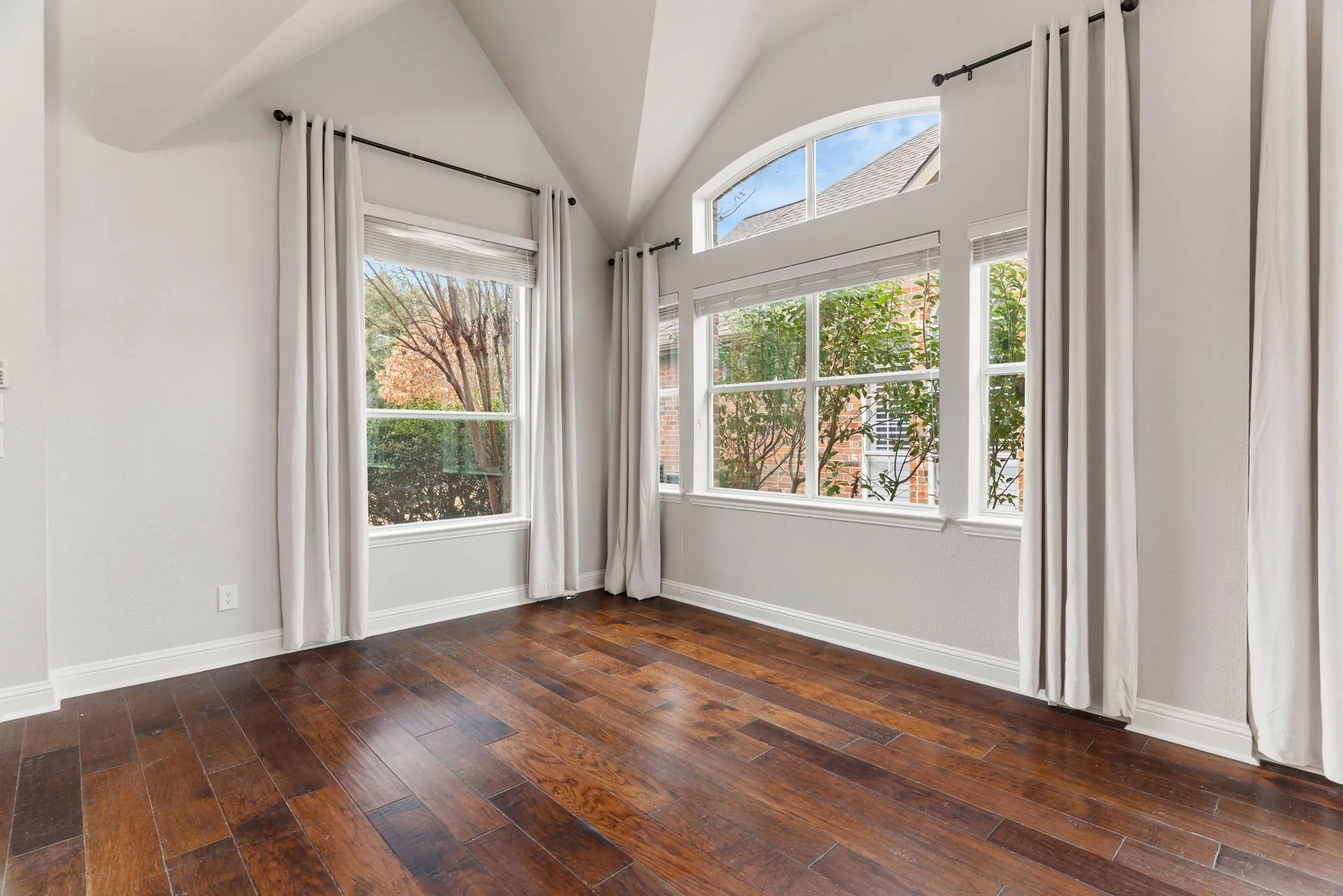 Unlimited uses for this living space.… Consider it for a piano/music room, lounge, formal living.