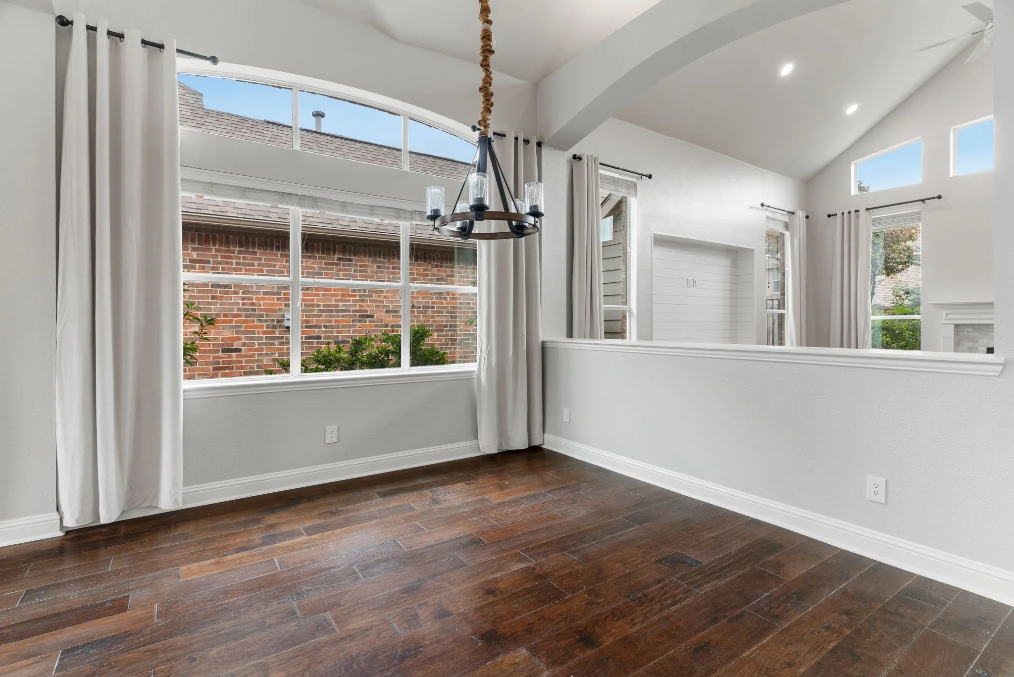A large open dining space to accommodate any table shape!